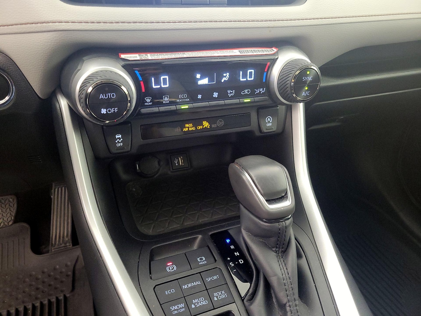 2025 Toyota RAV4 XLE Premium - Photo 17