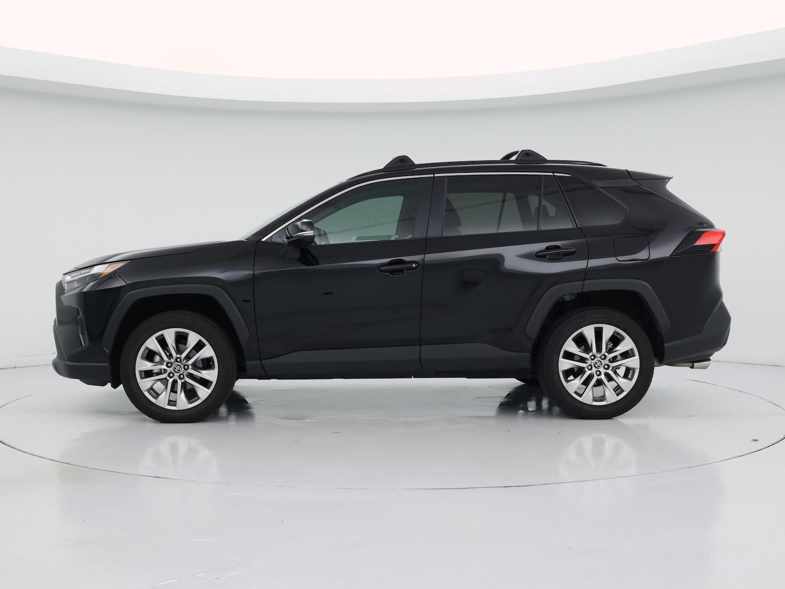 2025 Toyota RAV4 XLE Premium - Photo 4