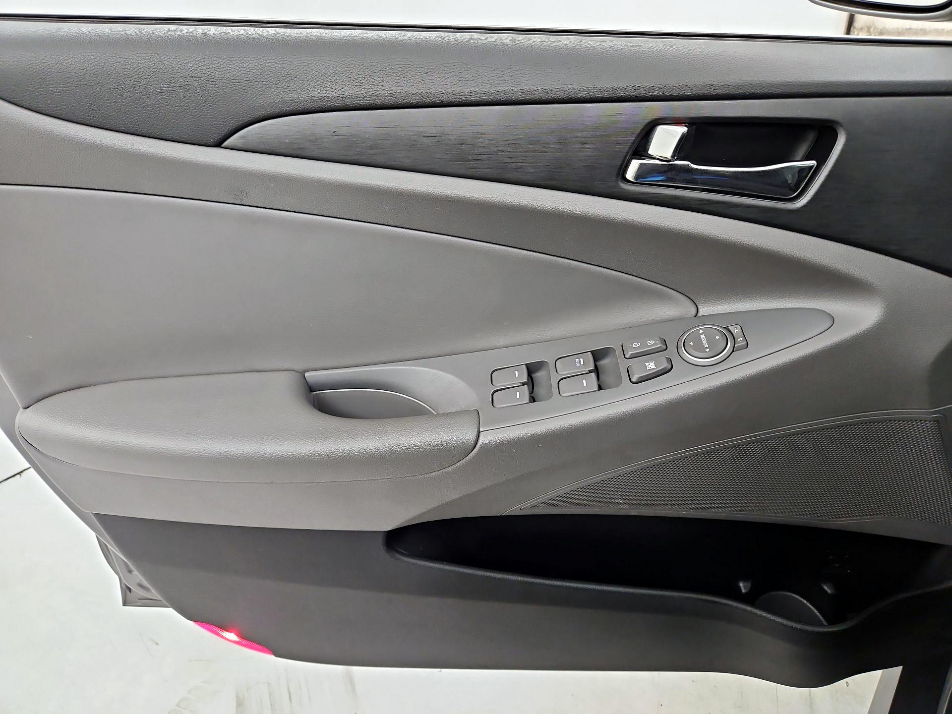 Thumbnail: 2014 Hyundai Sonata - 12