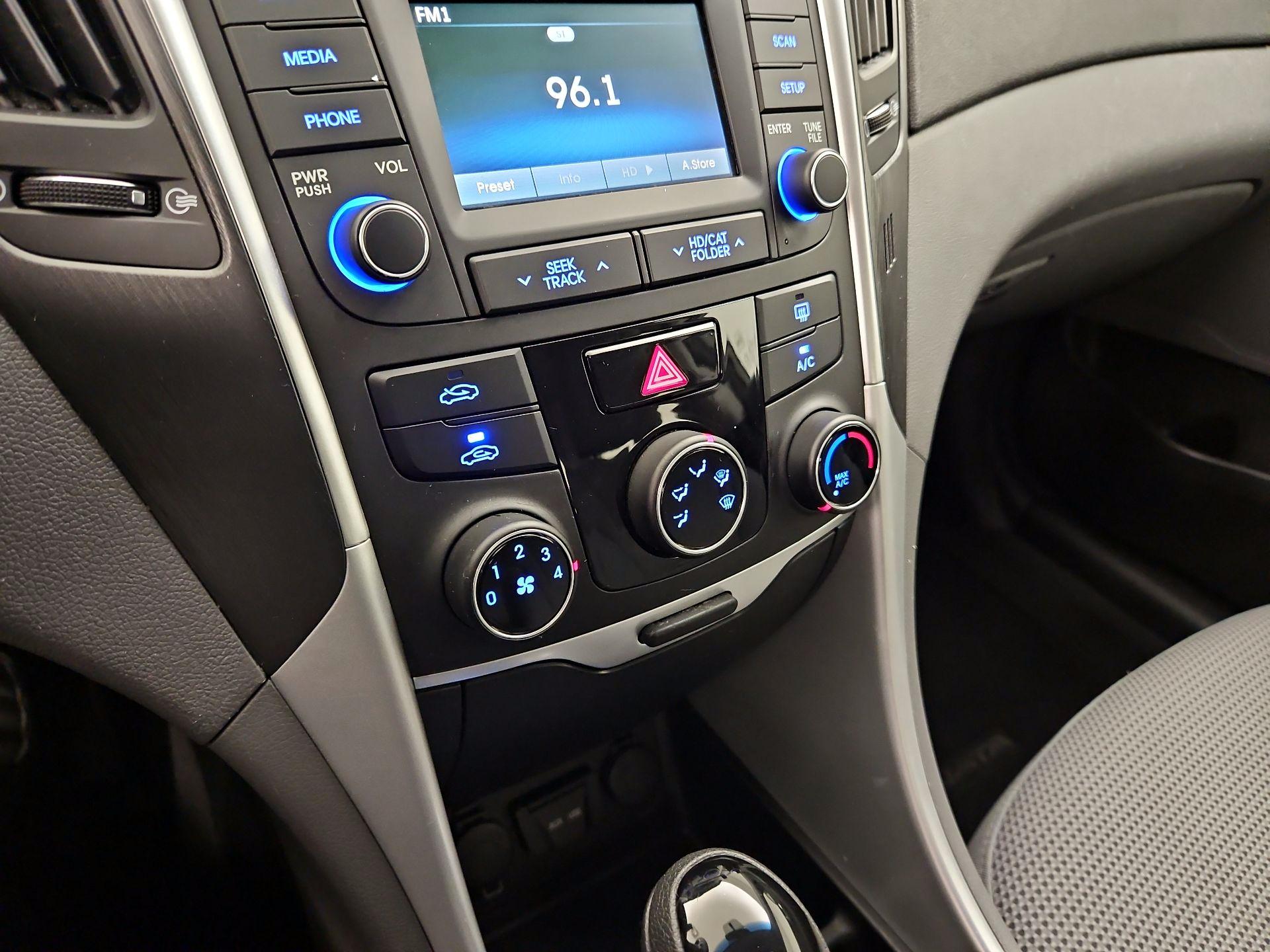 Thumbnail: 2014 Hyundai Sonata - 16