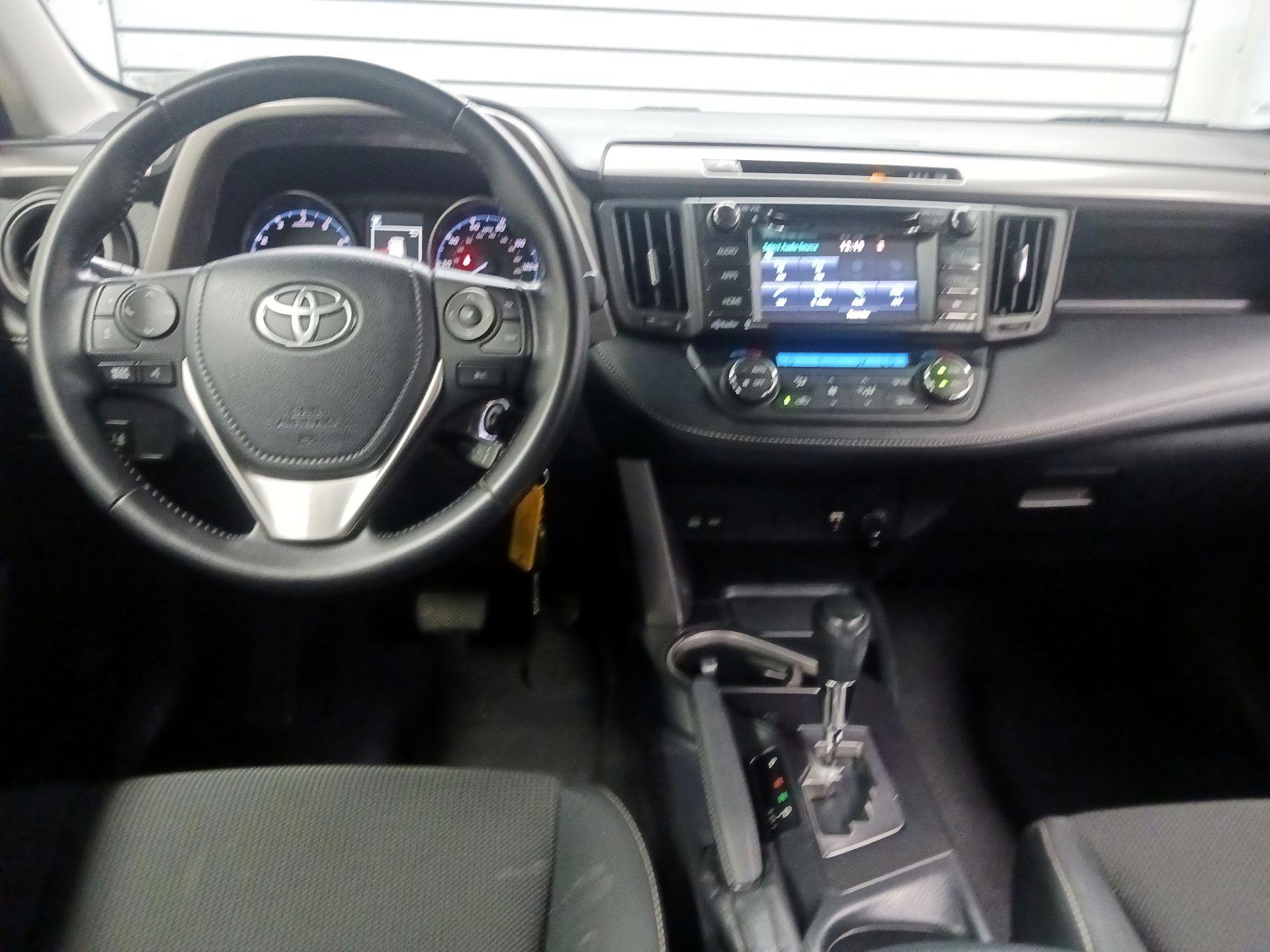 Thumbnail: 2017 Toyota RAV4 - 9