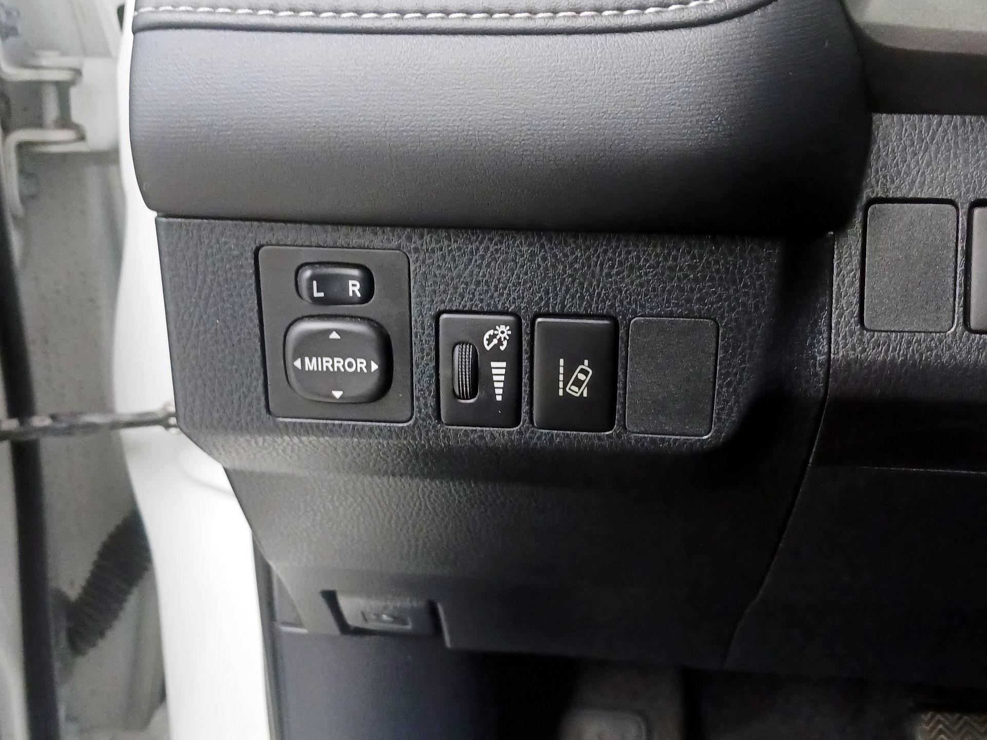 Thumbnail: 2017 Toyota RAV4 - 13