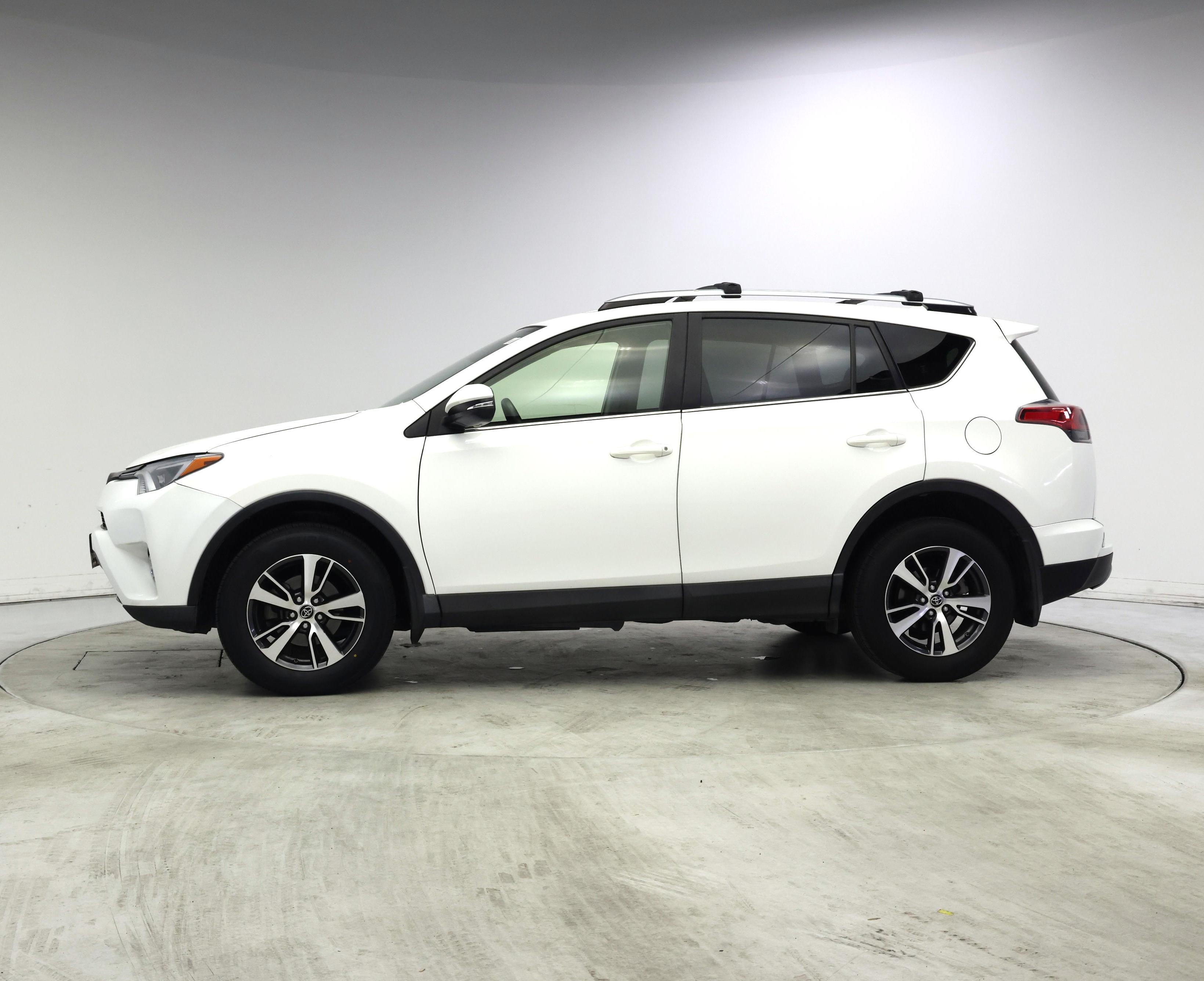 Thumbnail: 2017 Toyota RAV4 - 3