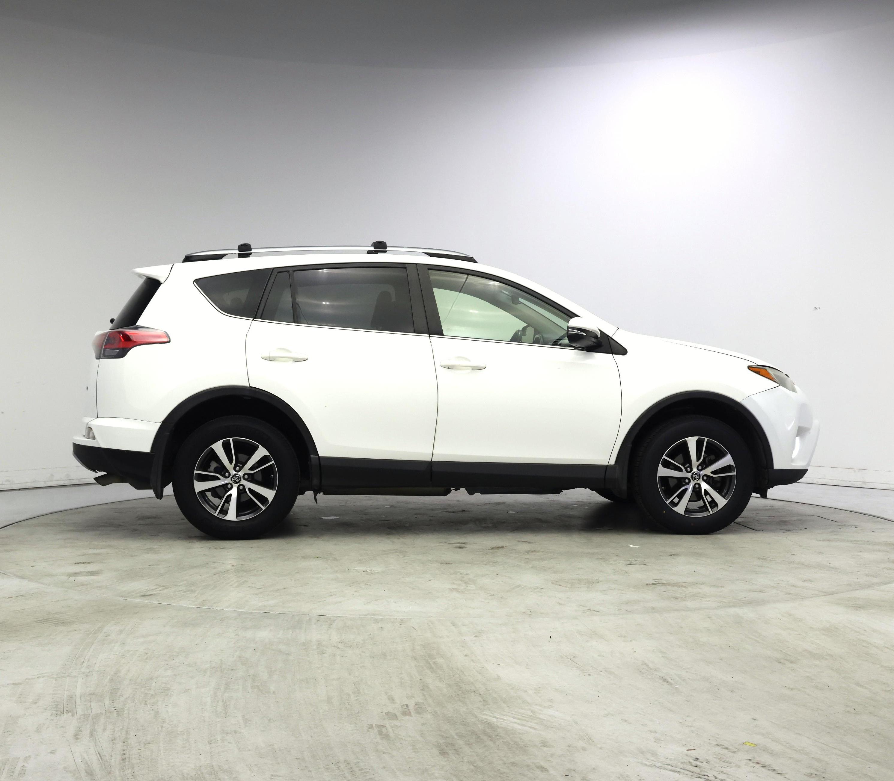 Thumbnail: 2017 Toyota RAV4 - 7