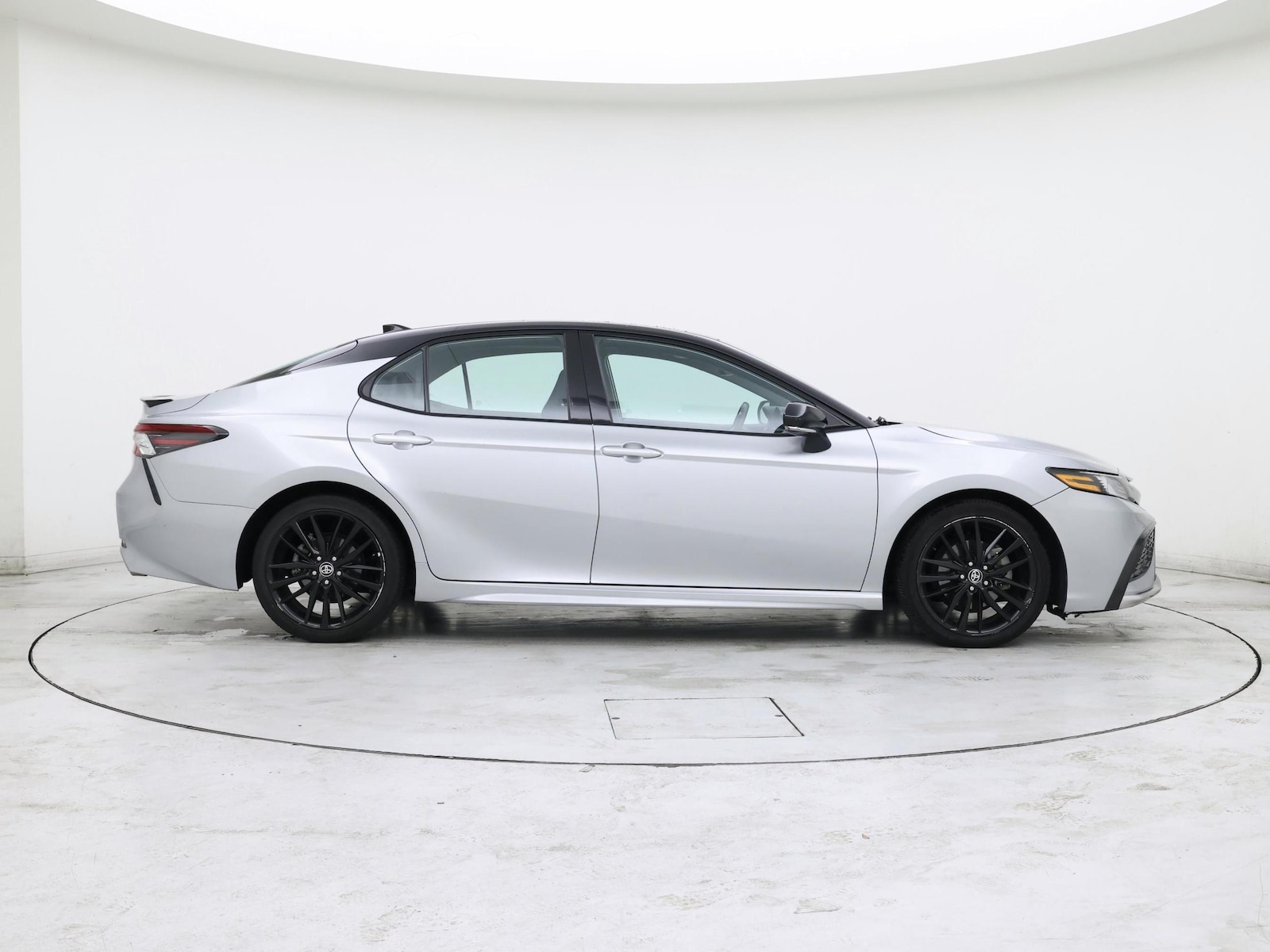 2023 Toyota Camry XSE - Photo 8