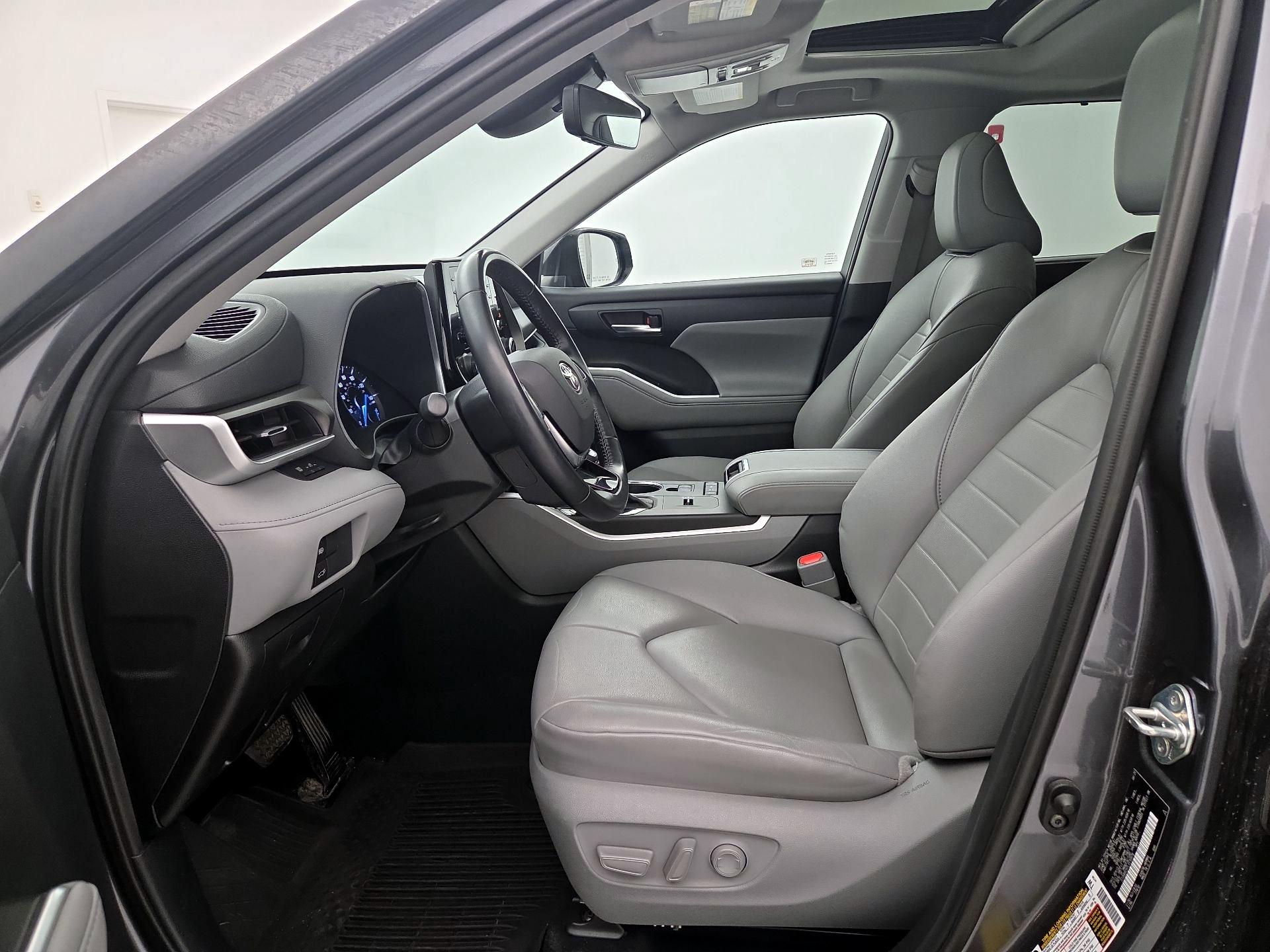 Thumbnail: 2020 Toyota Highlander - 11