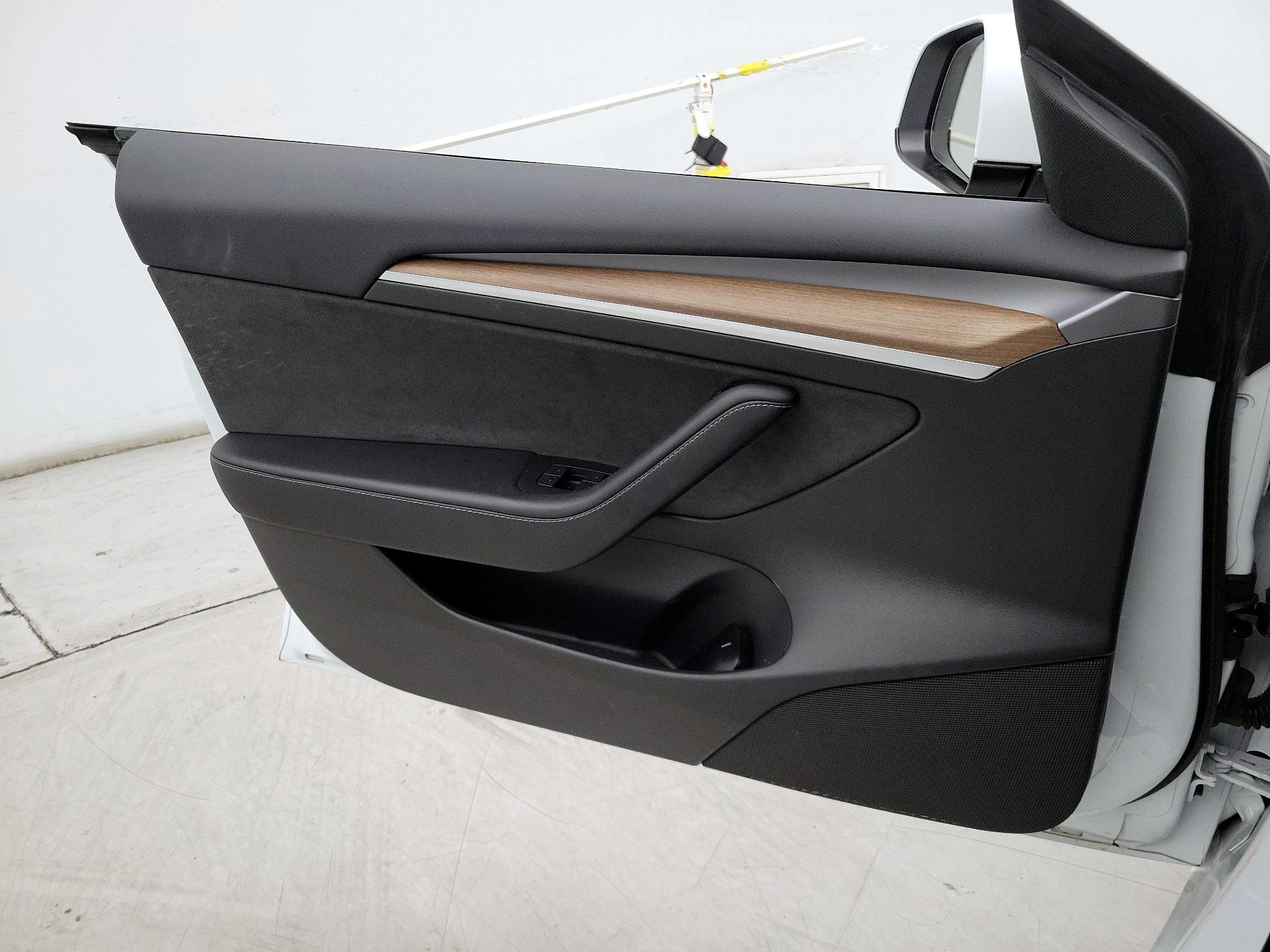 Thumbnail: 2023 Tesla Model 3 - 12