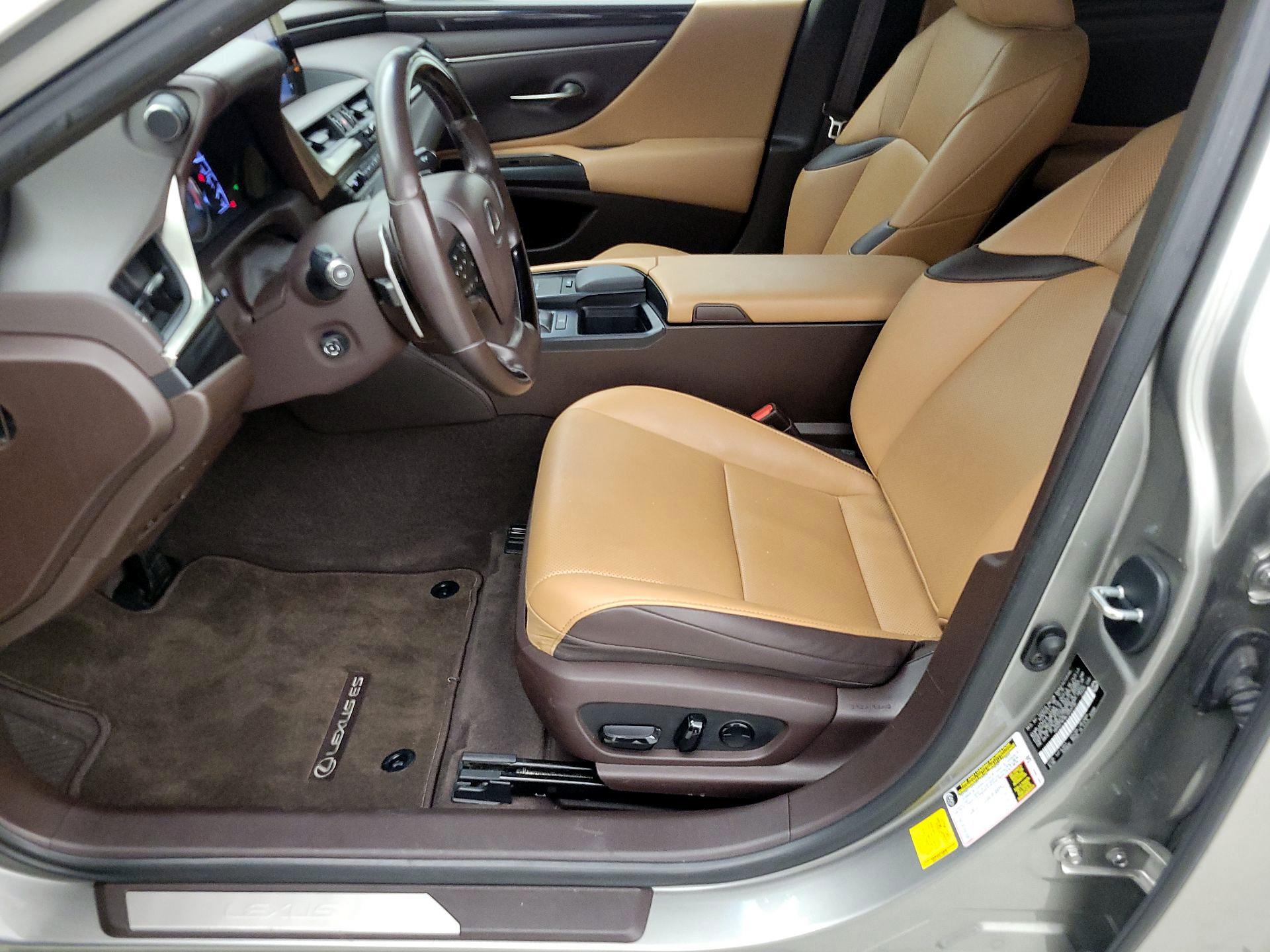 Thumbnail: 2020 Lexus ES - 11