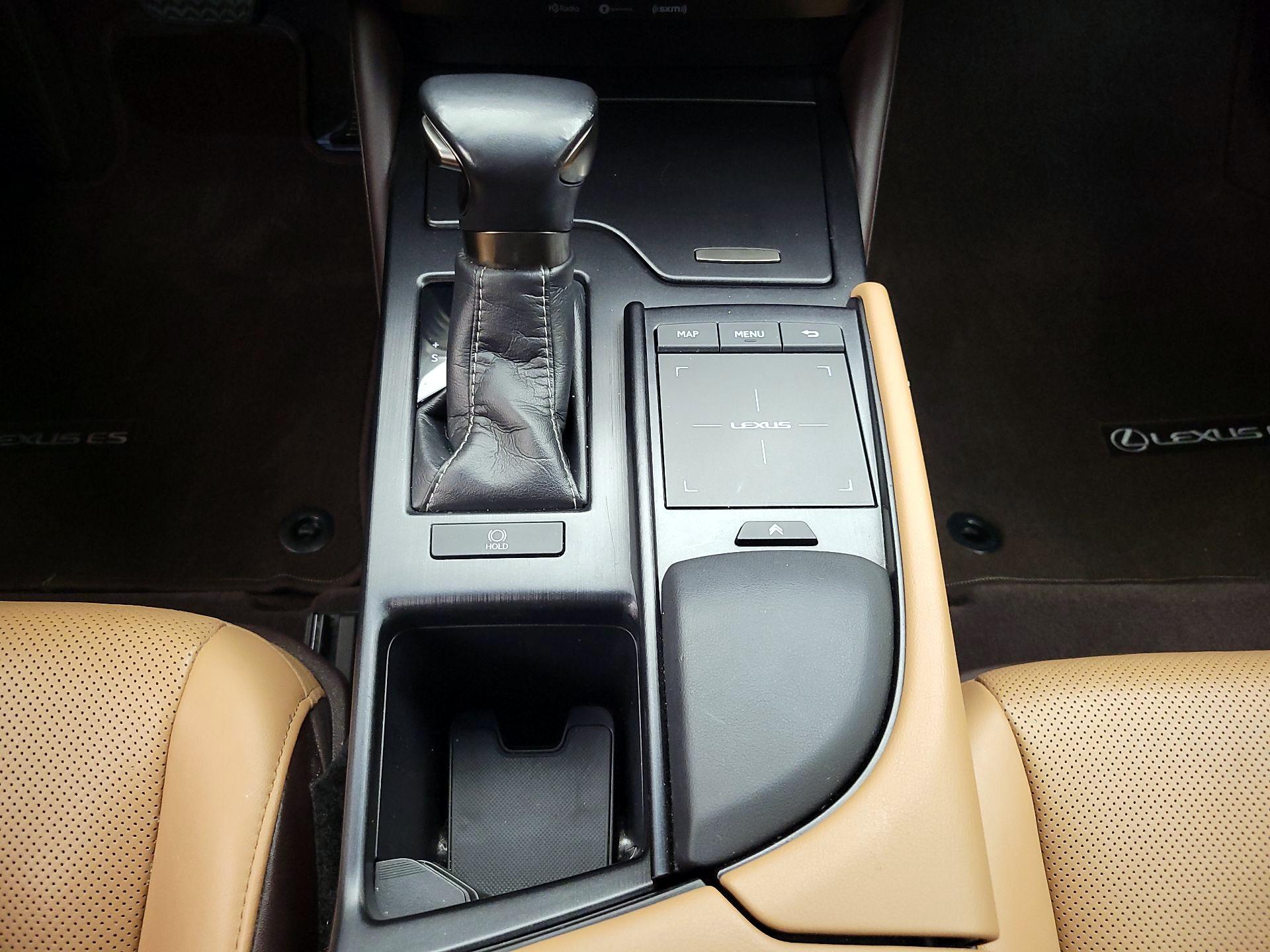 Thumbnail: 2020 Lexus ES - 18