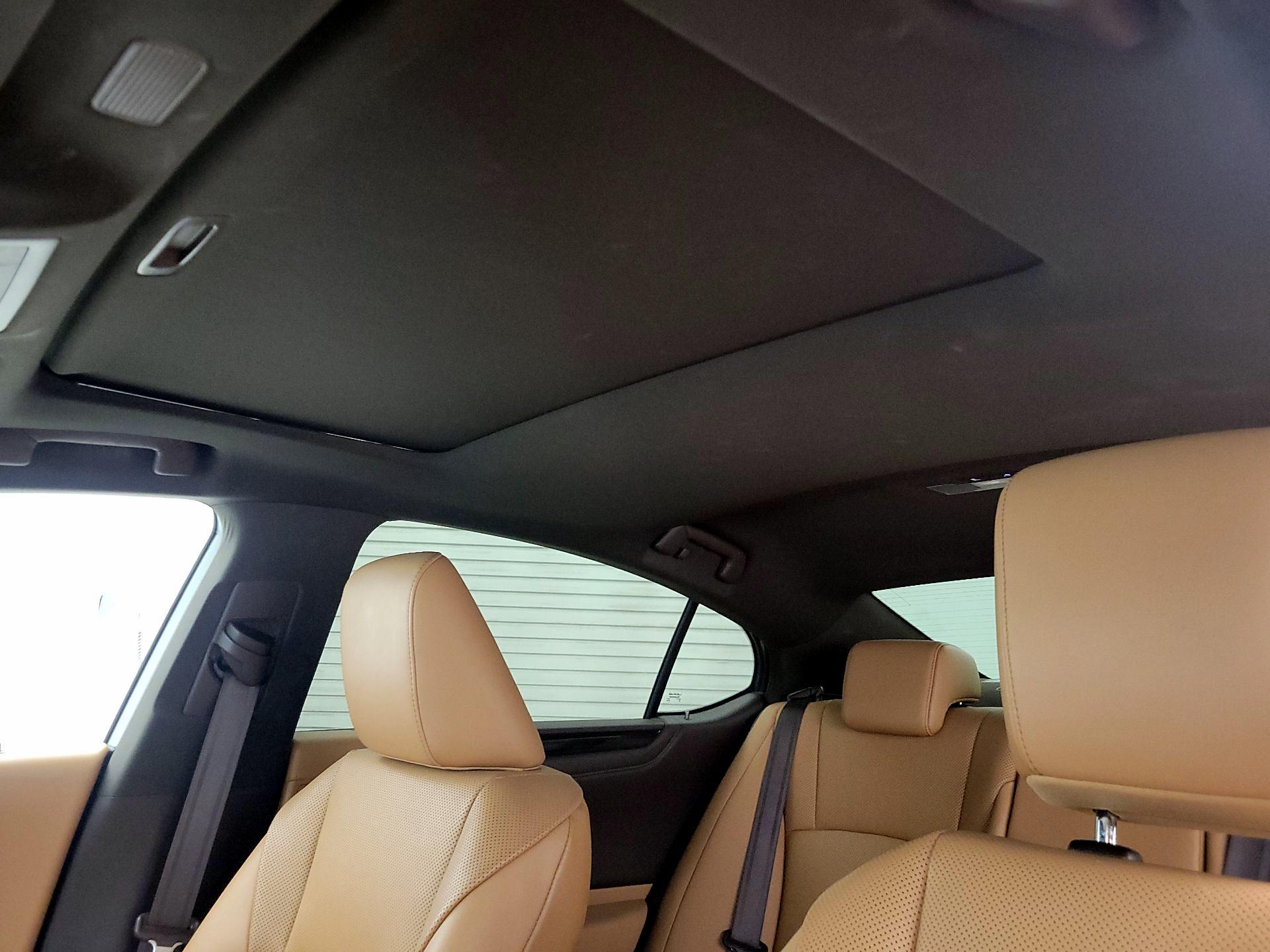 Thumbnail: 2020 Lexus ES - 20