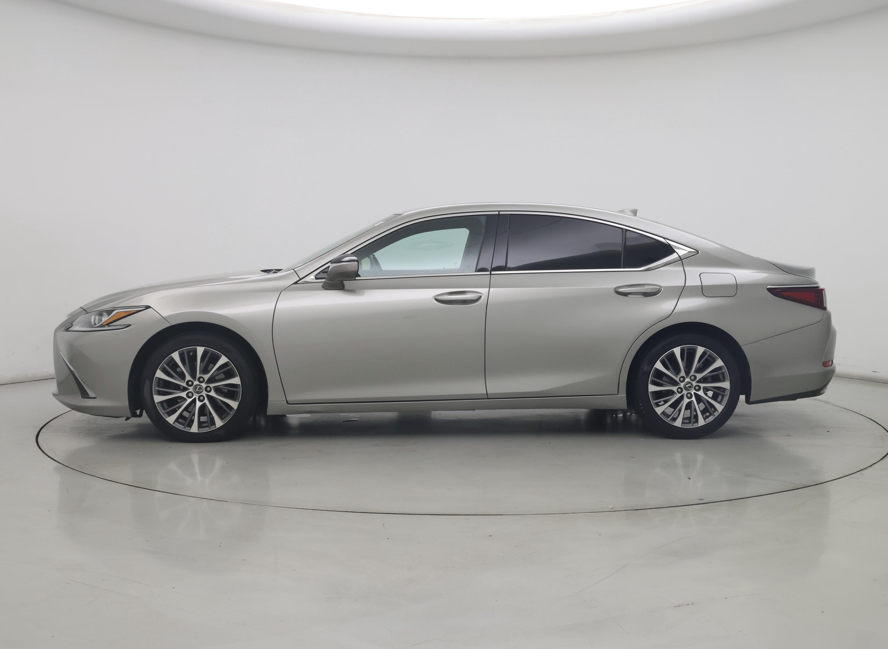 Thumbnail: 2020 Lexus ES - 3