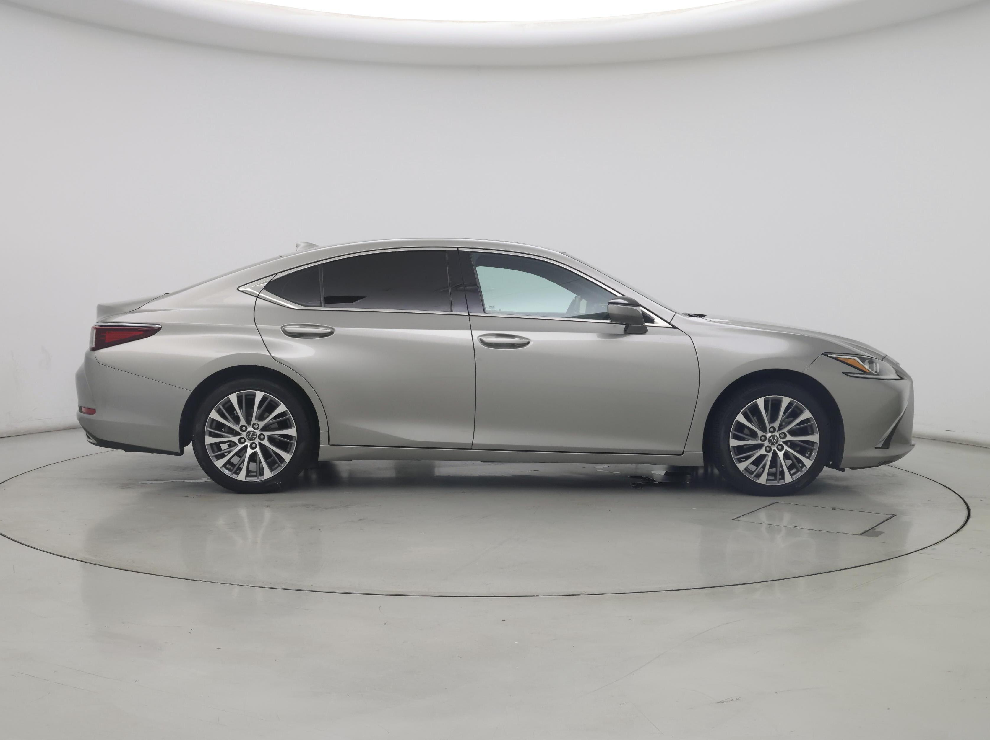 Thumbnail: 2020 Lexus ES - 7