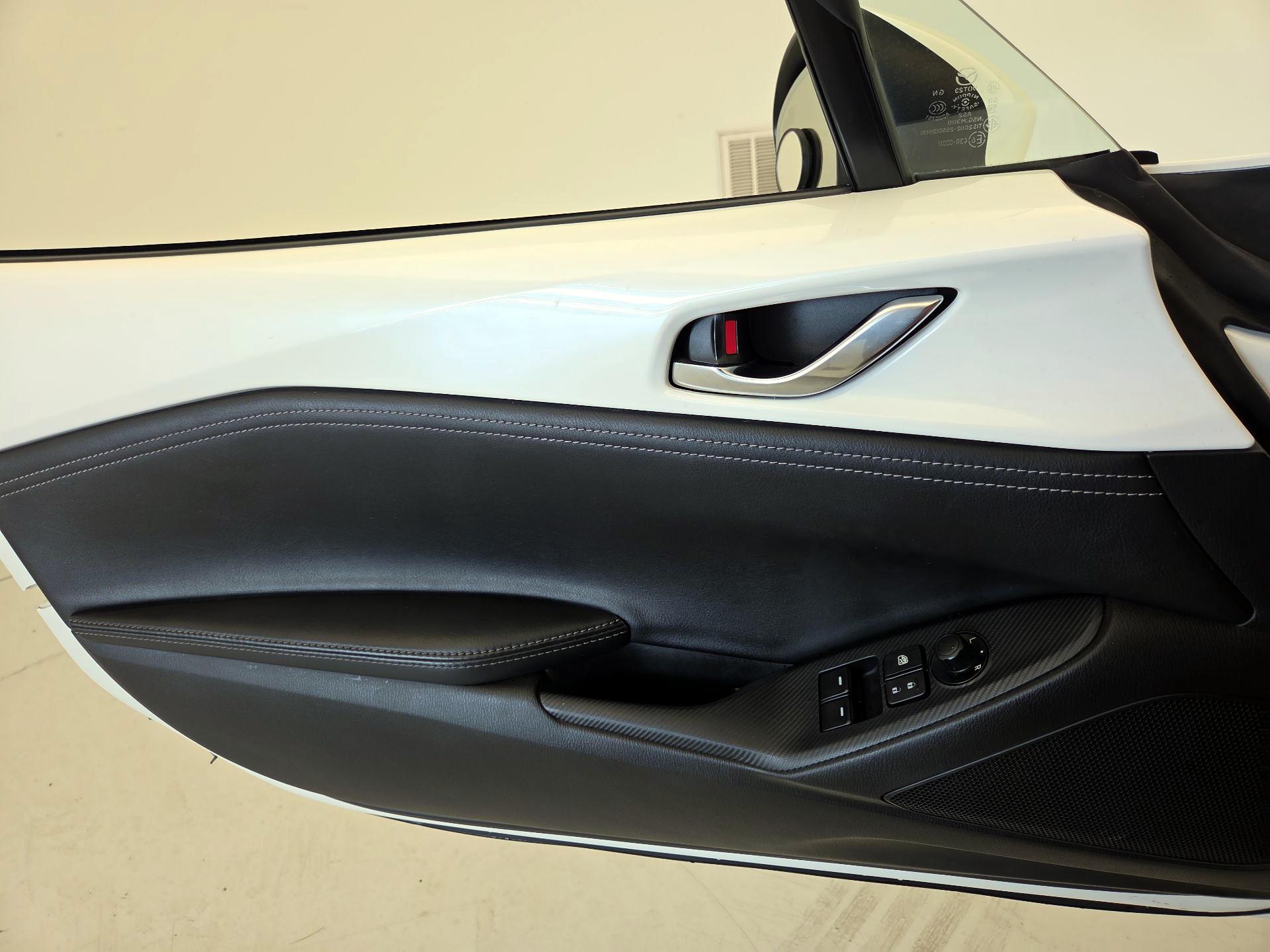 Thumbnail: 2021 Mazda MX-5 Miata - 12