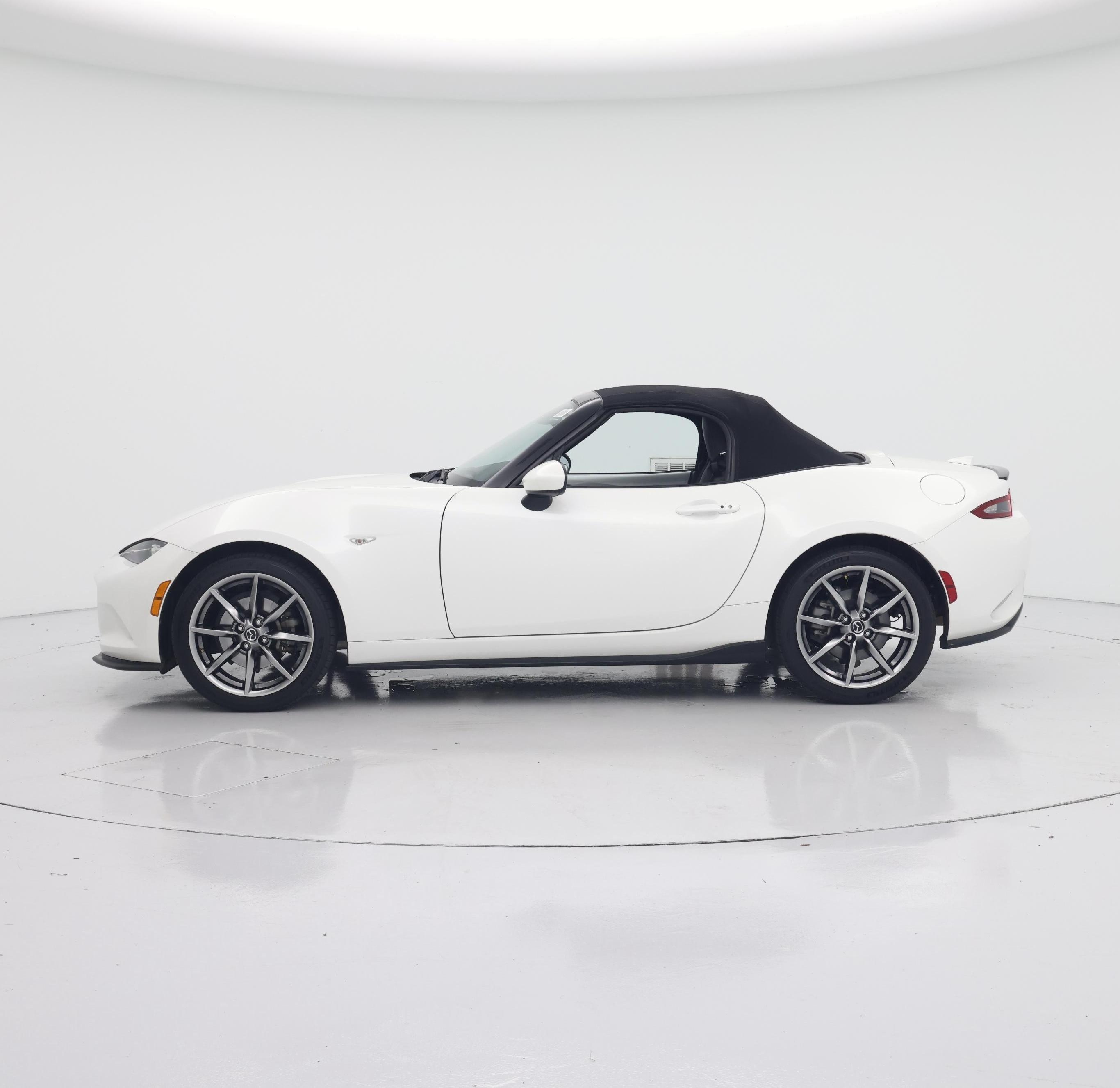 Thumbnail: 2021 Mazda MX-5 Miata - 3