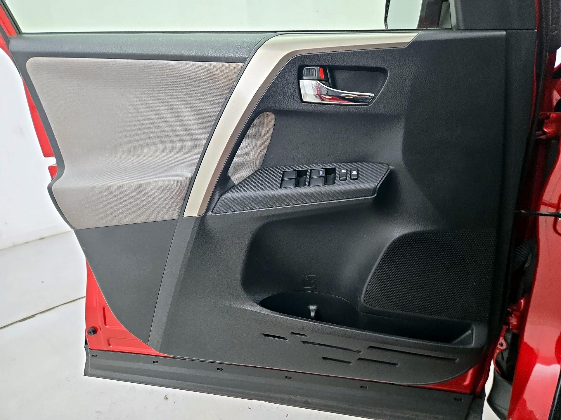 Thumbnail: 2014 Toyota RAV4 - 12