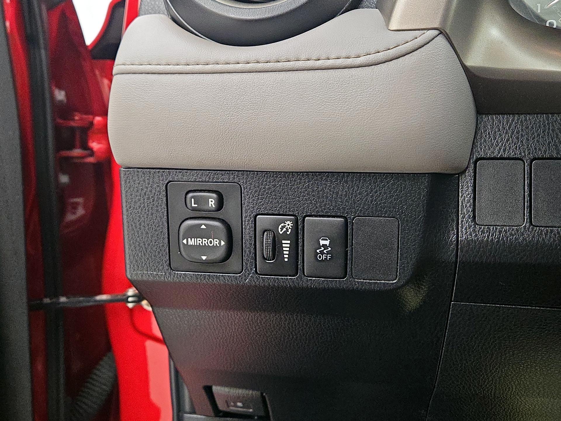 Thumbnail: 2014 Toyota RAV4 - 13