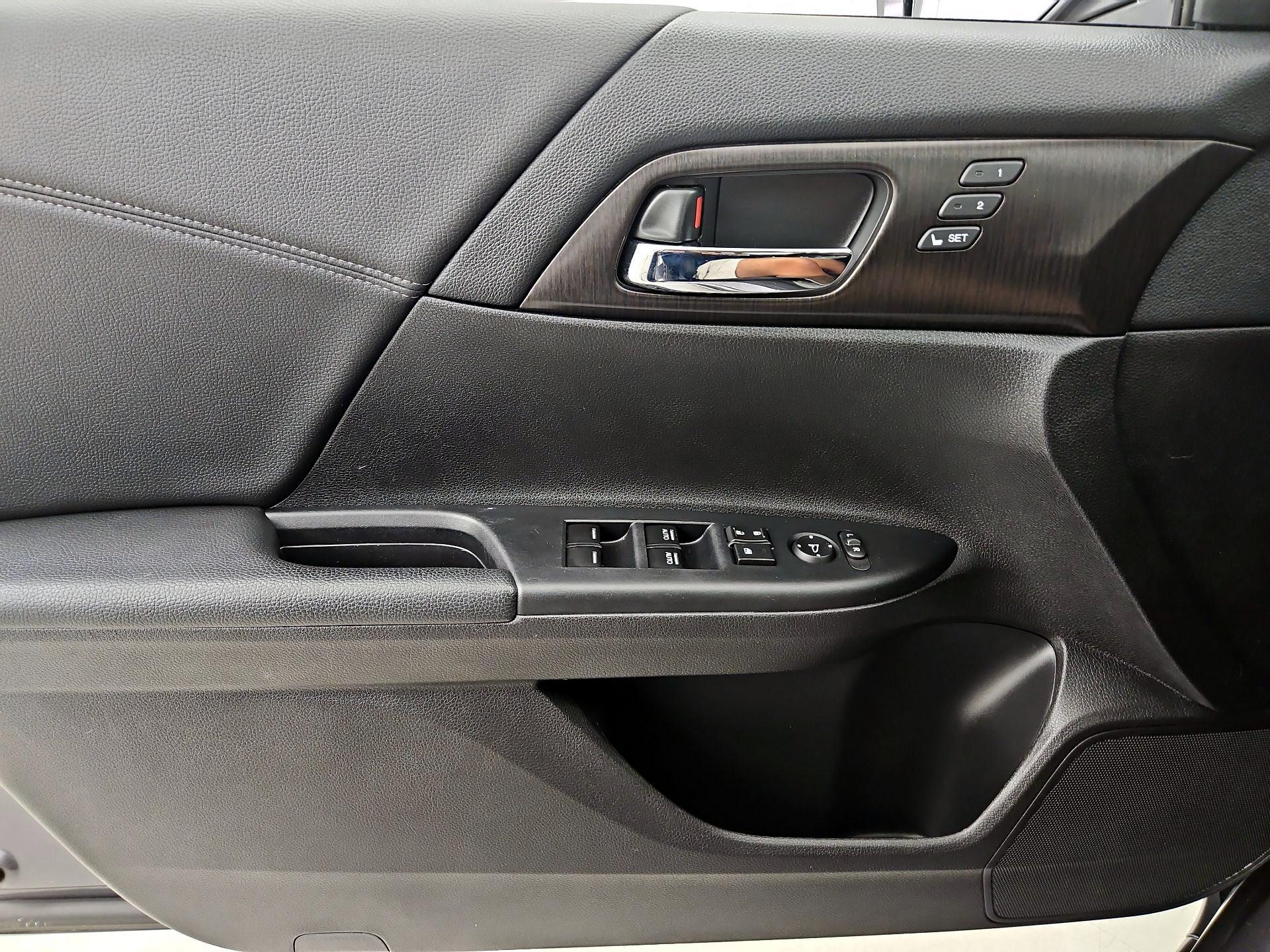 Thumbnail: 2015 Honda Accord - 12