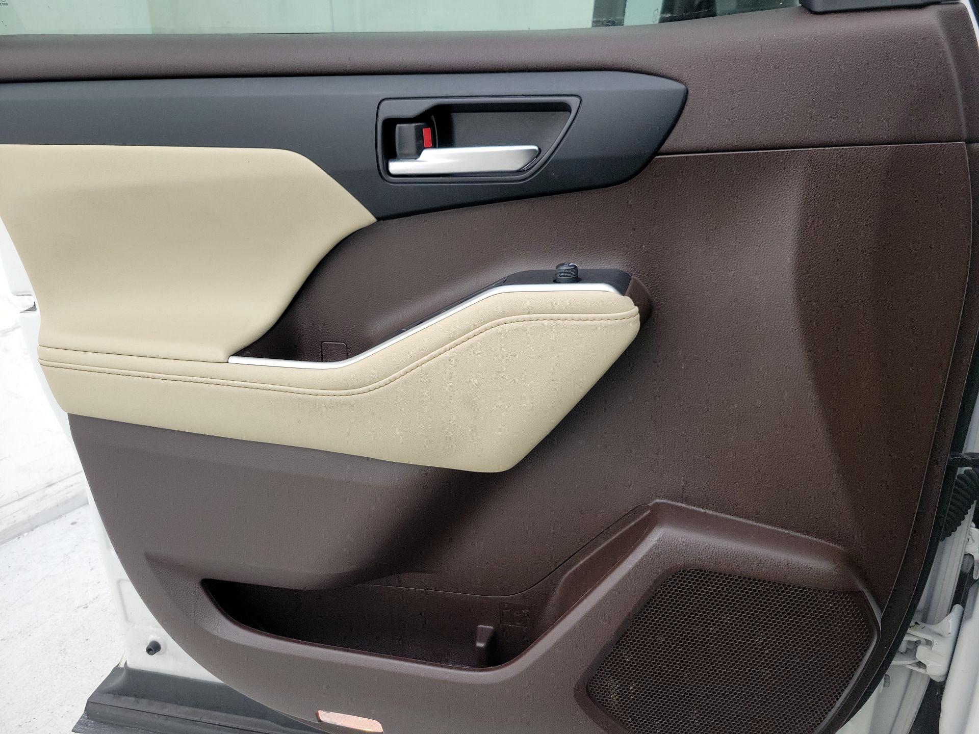 Thumbnail: 2021 Toyota Highlander - 12