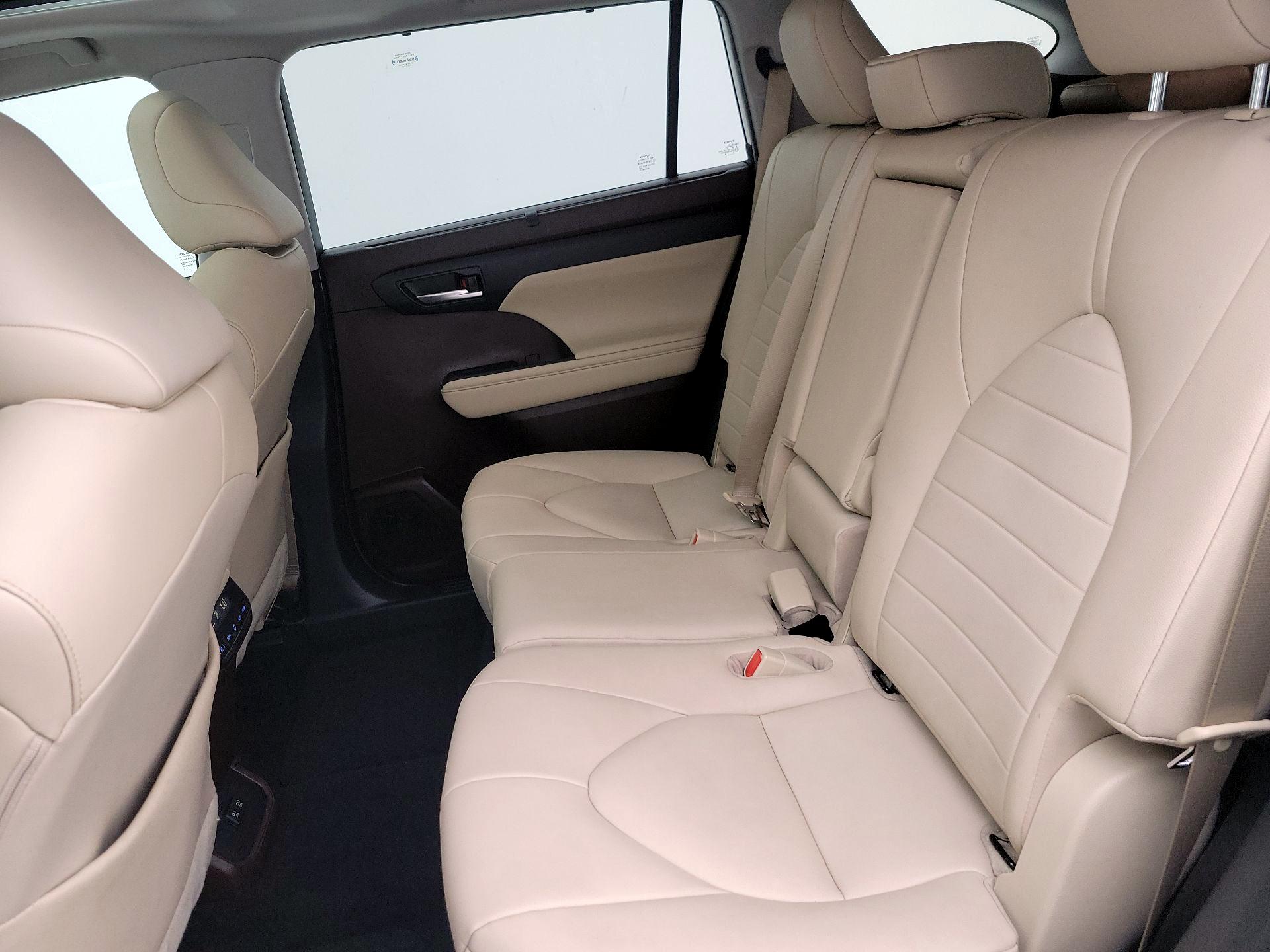 Thumbnail: 2021 Toyota Highlander - 20