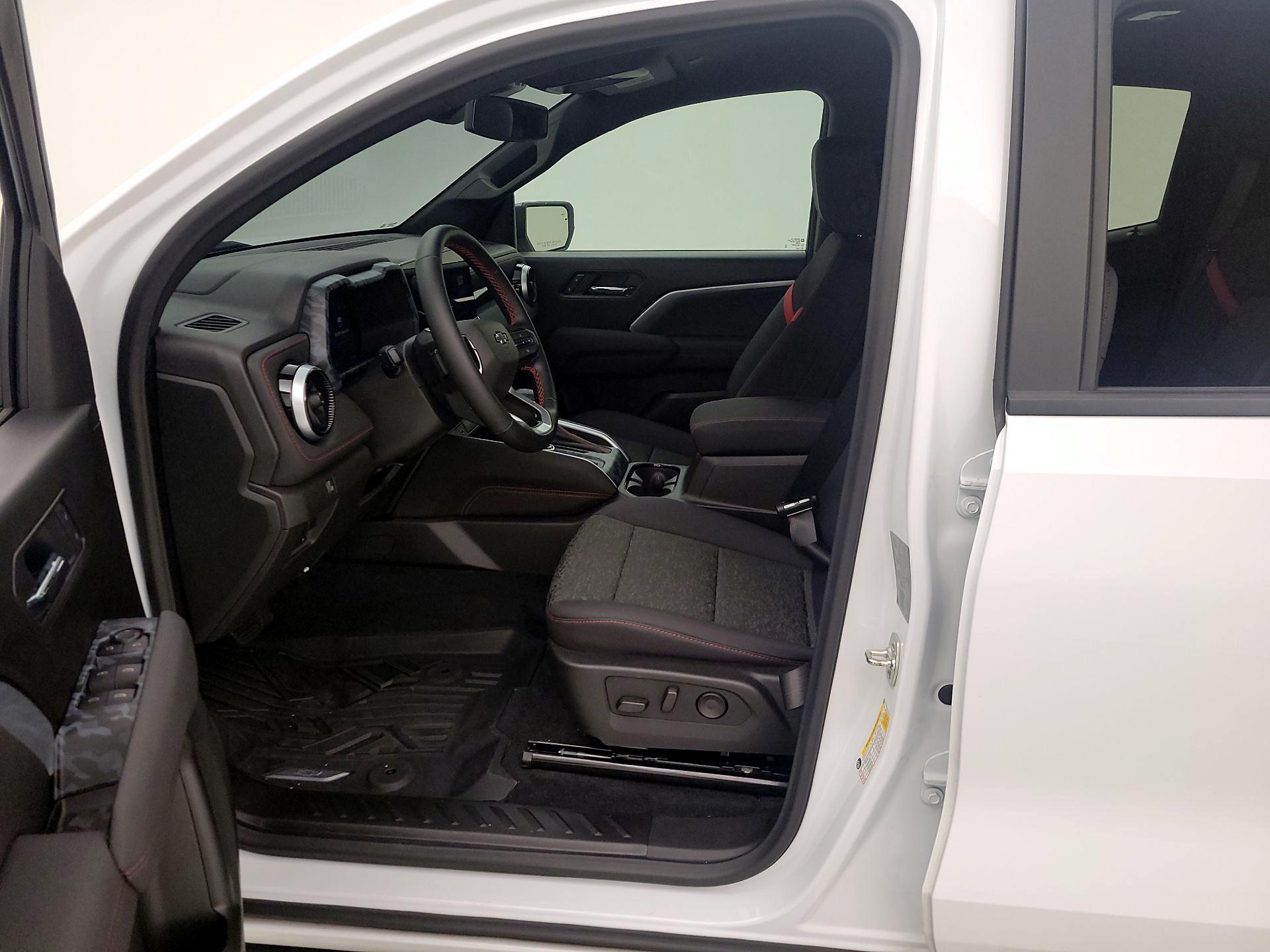 Thumbnail: 2025 Chevrolet Colorado - 11