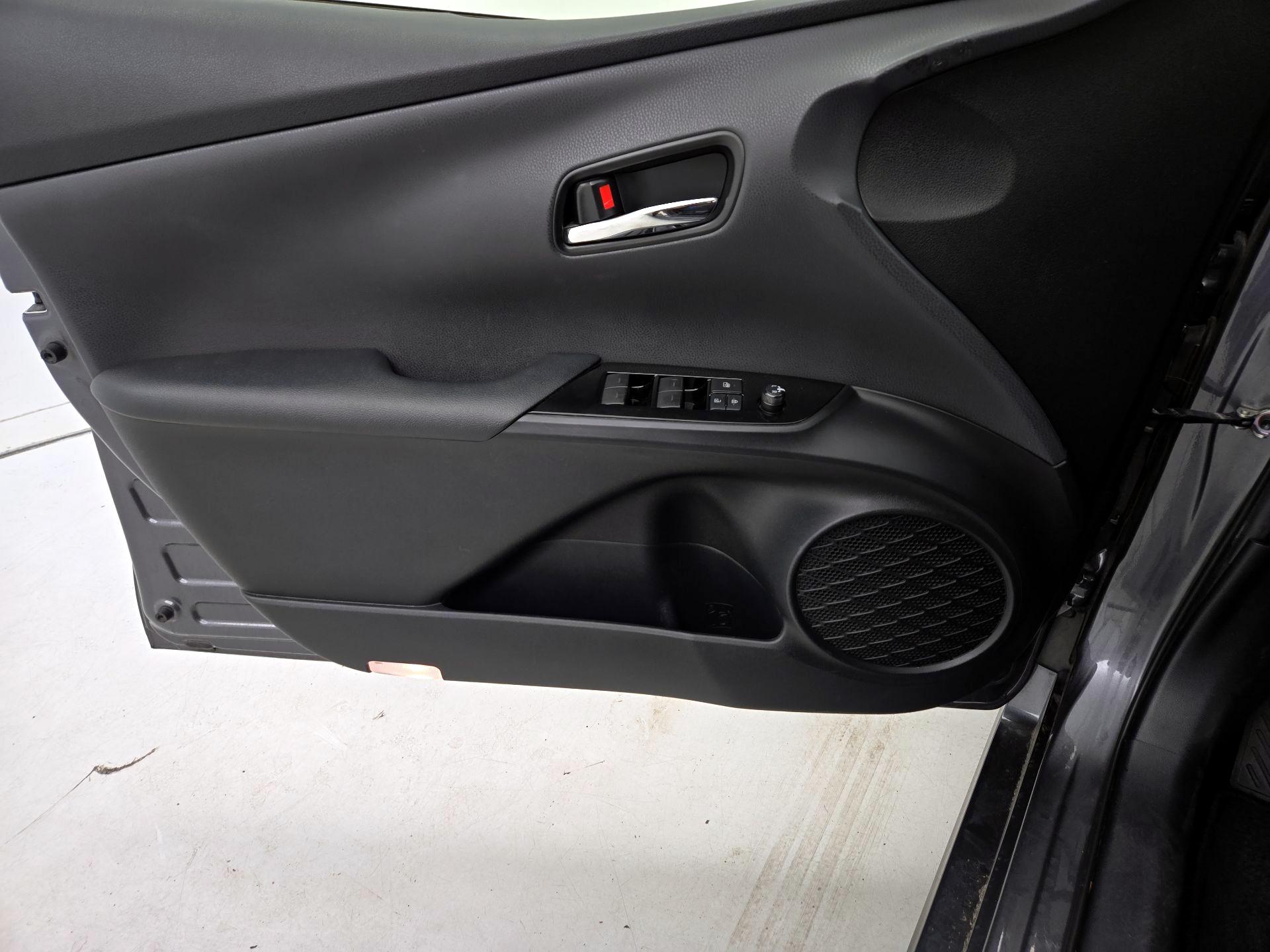Thumbnail: 2019 Toyota Prius - 12