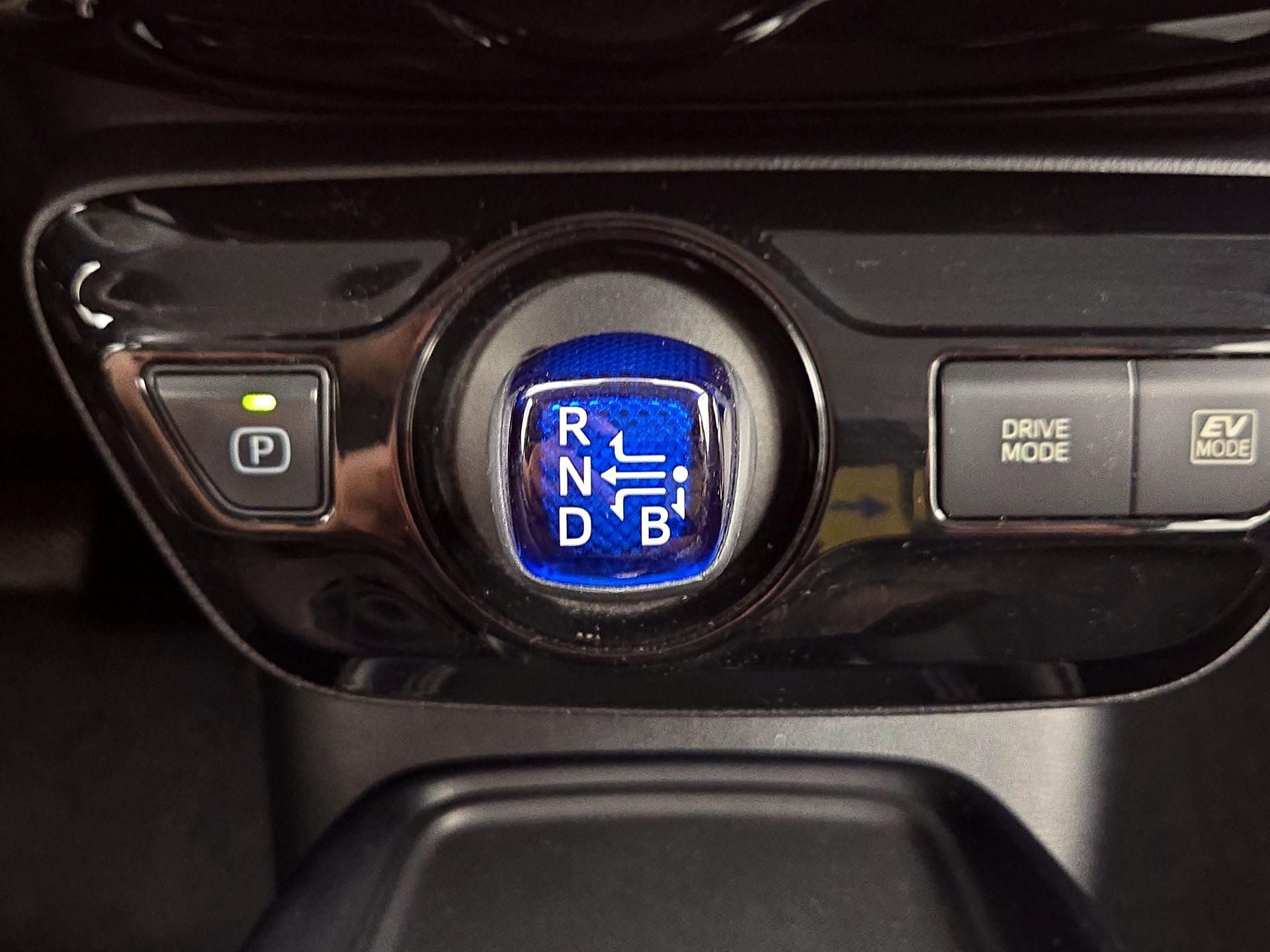 Thumbnail: 2019 Toyota Prius - 17