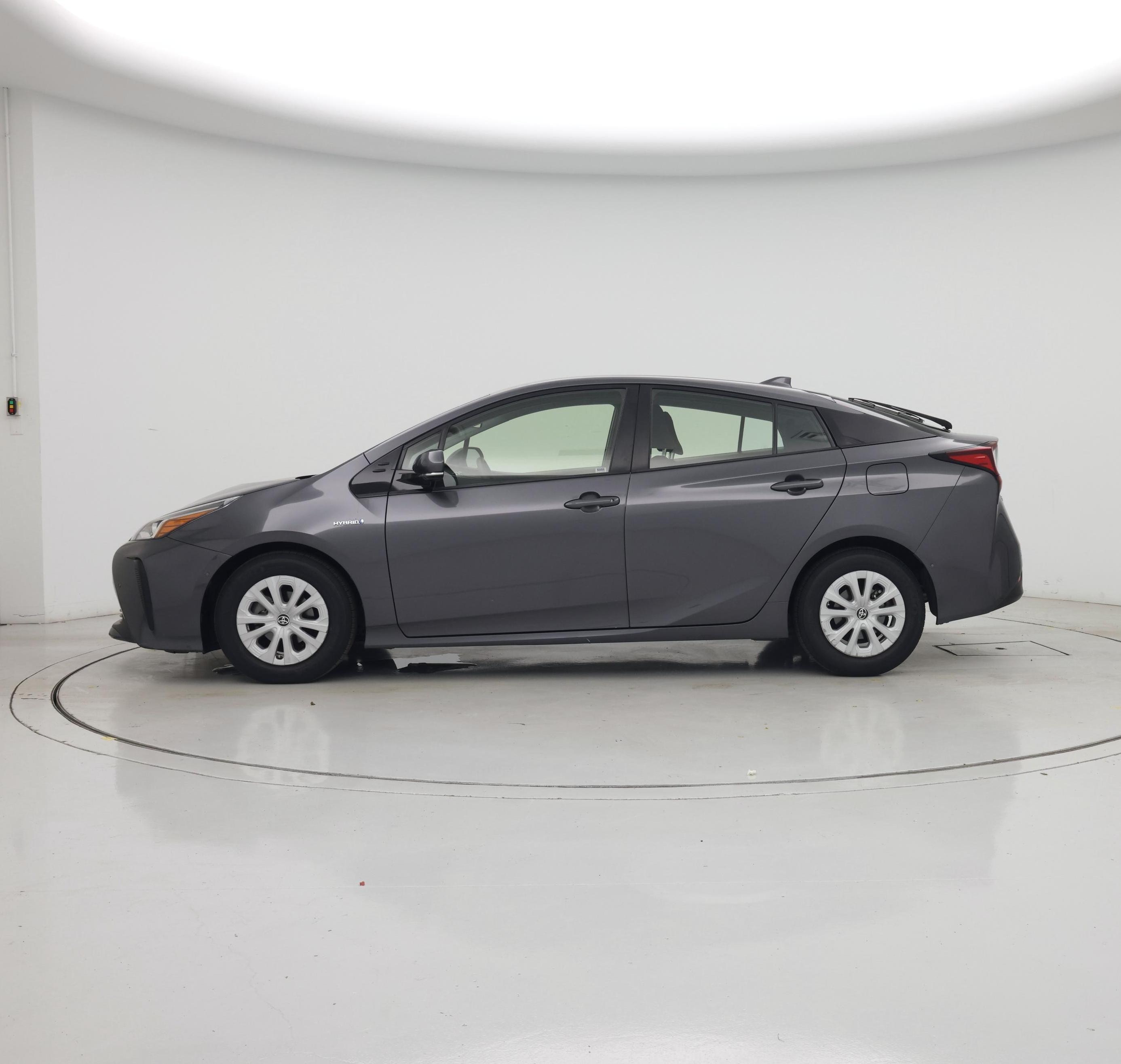 Thumbnail: 2019 Toyota Prius - 3