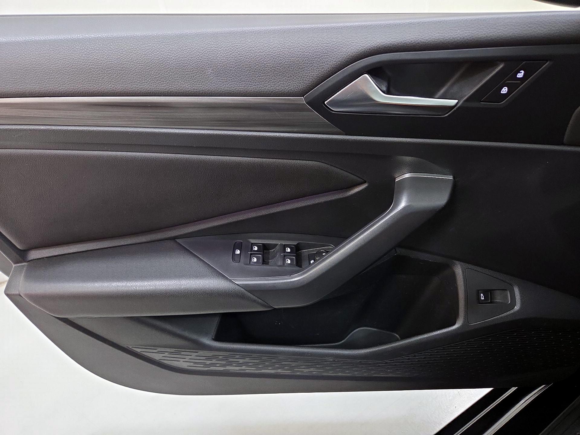 Thumbnail: 2019 Volkswagen Jetta - 12