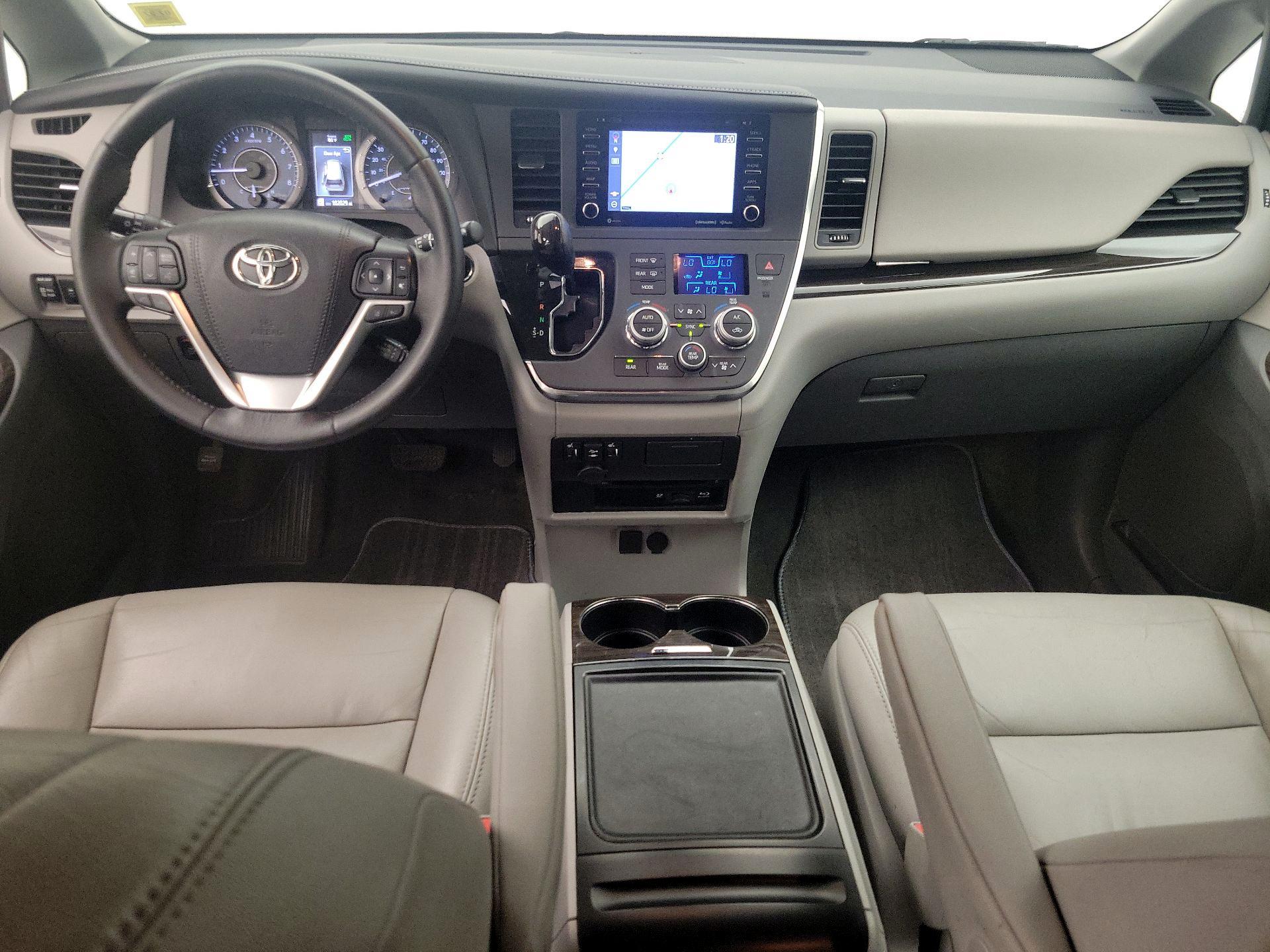 Thumbnail: 2018 Toyota Sienna - 9