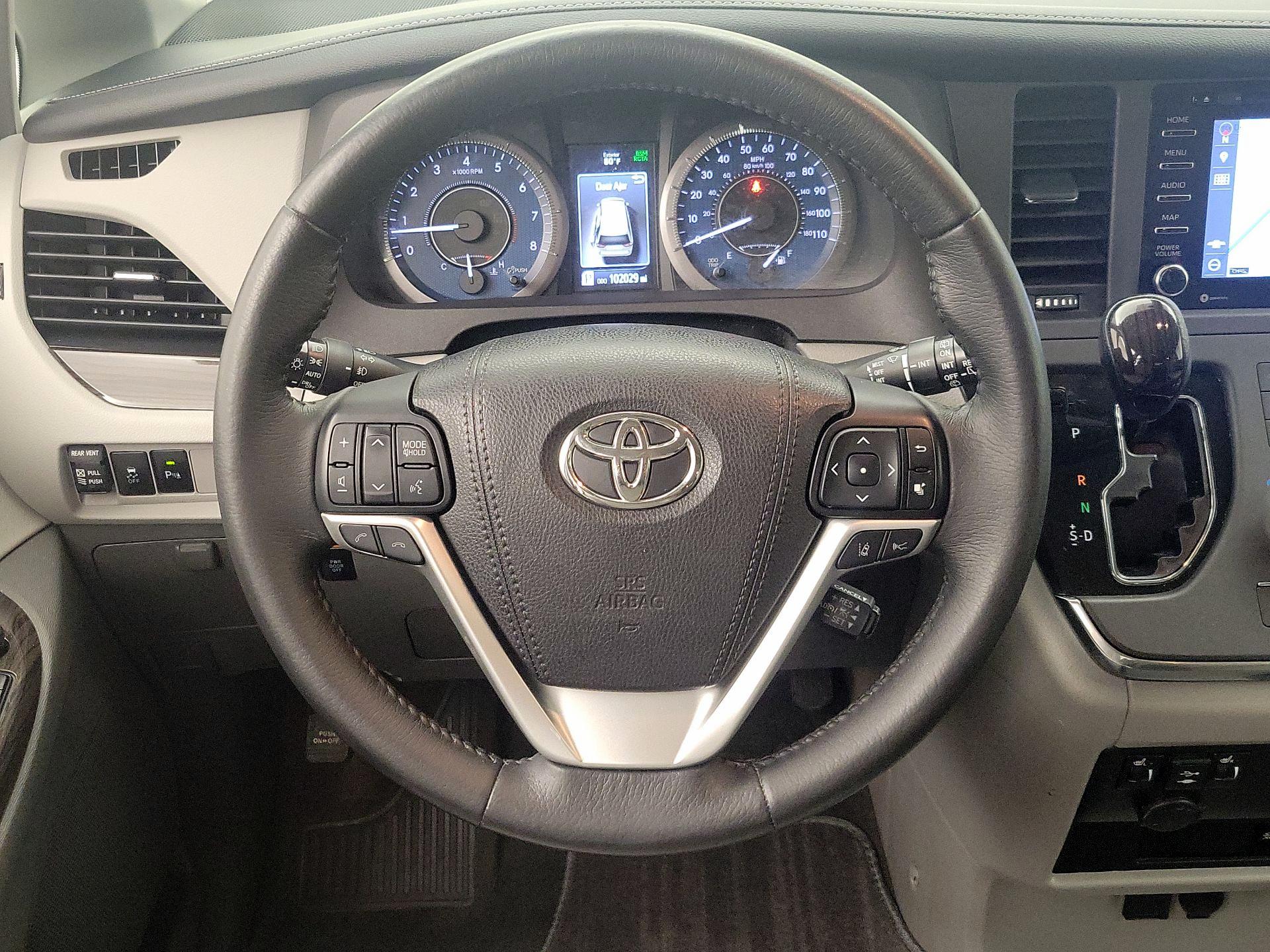 Thumbnail: 2018 Toyota Sienna - 10