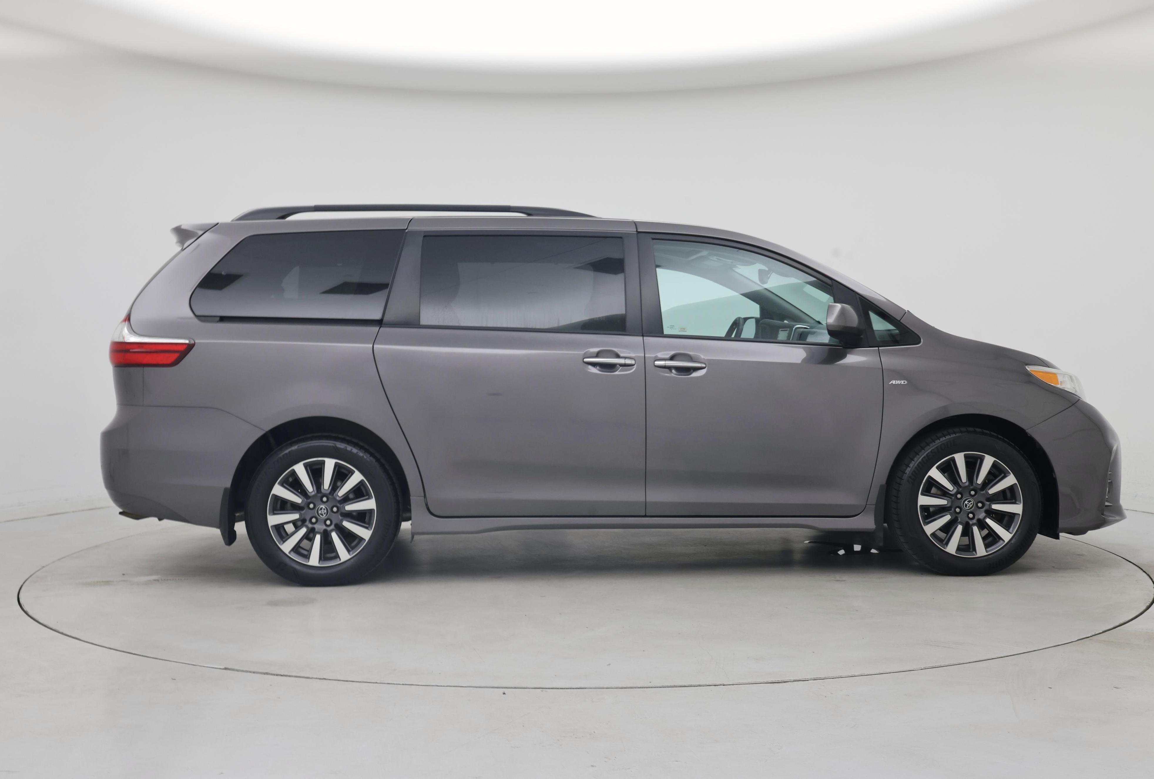 Thumbnail: 2018 Toyota Sienna - 7
