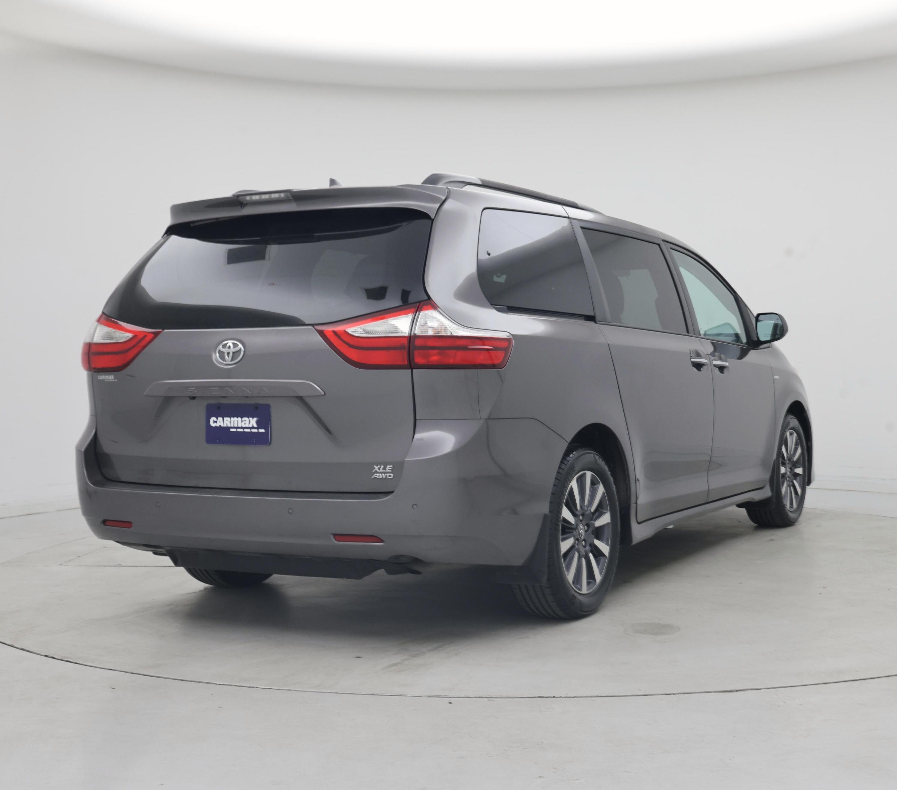 Thumbnail: 2018 Toyota Sienna - 8