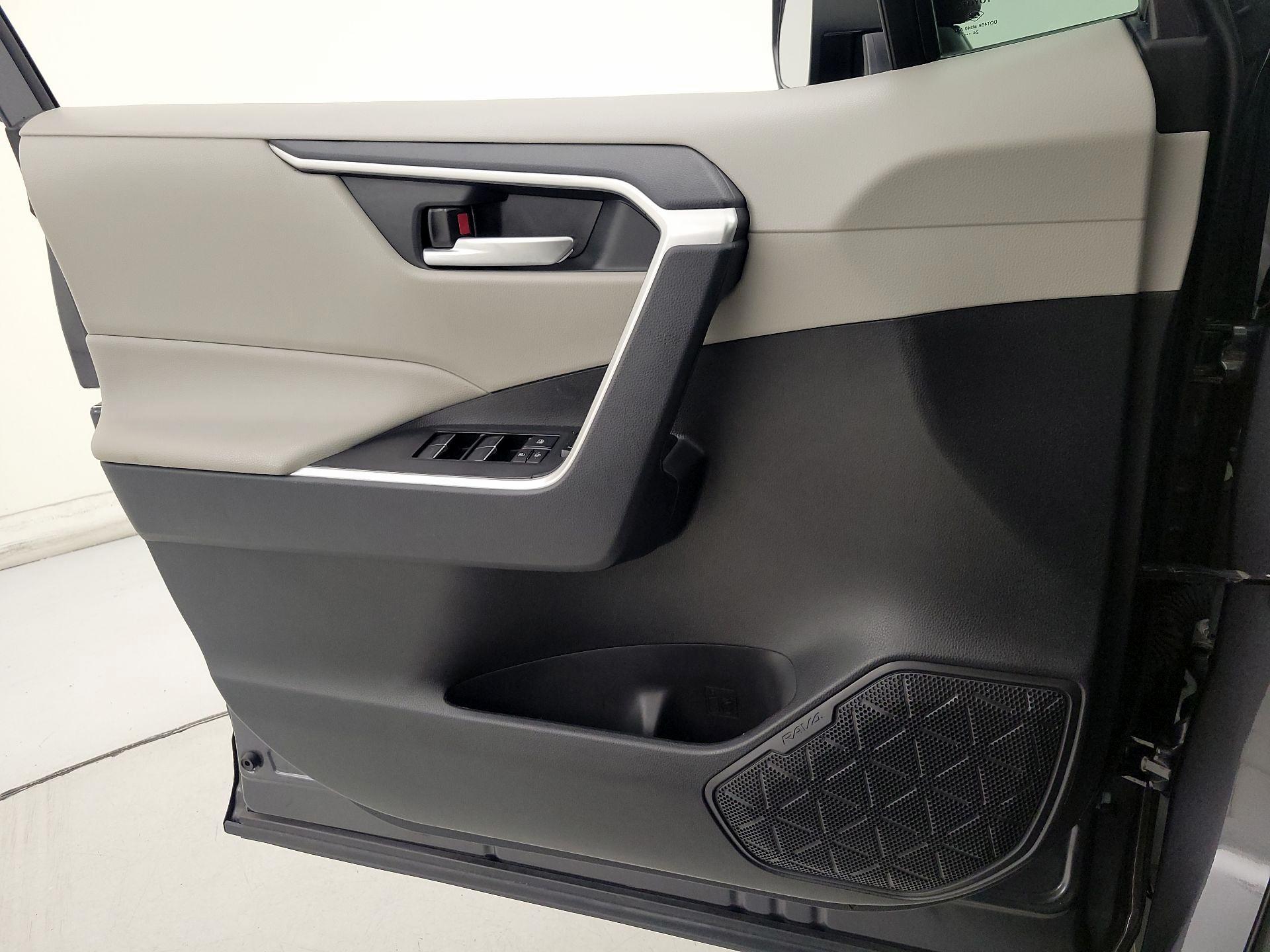Thumbnail: 2025 Toyota RAV4 - 12