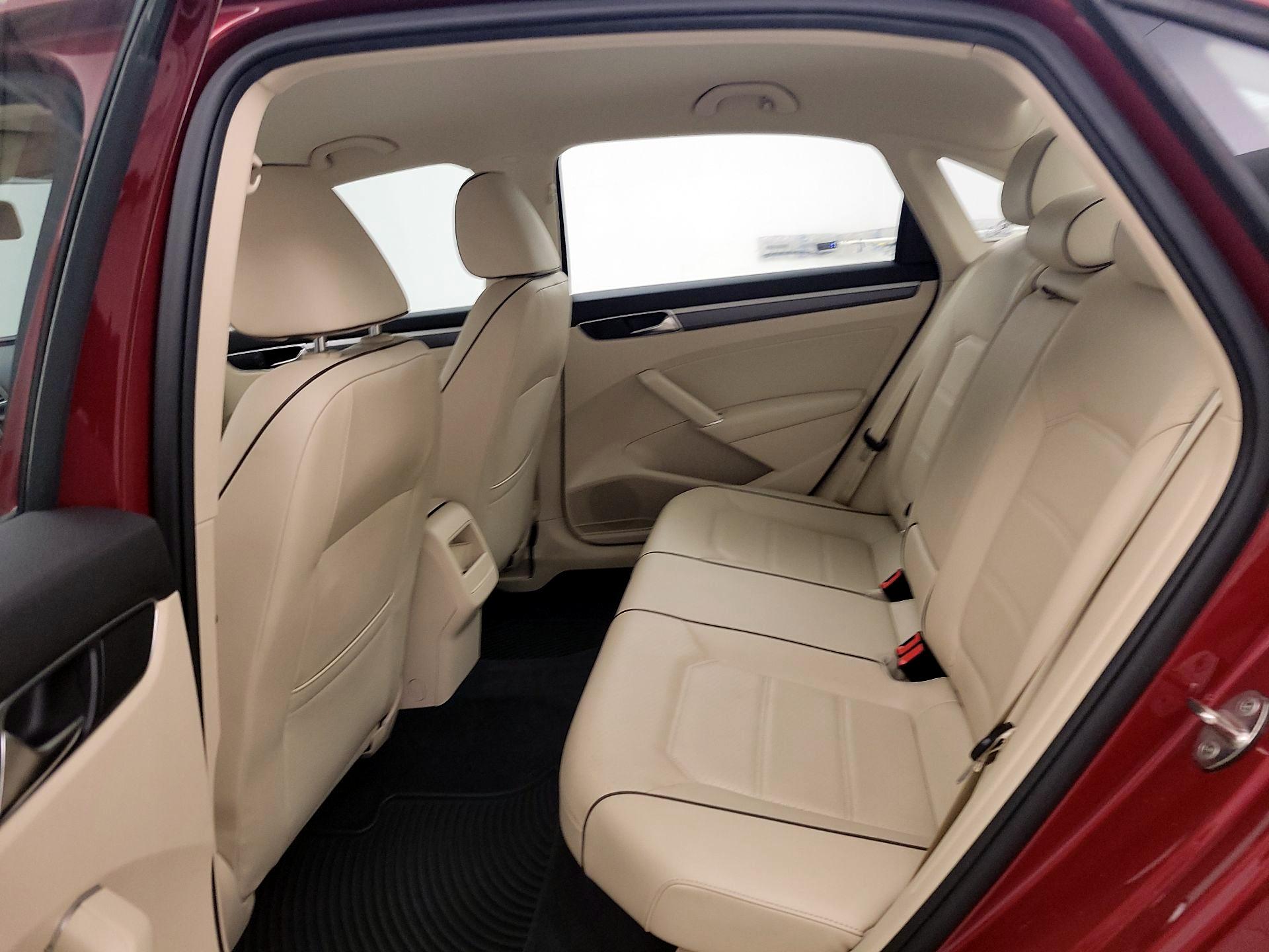 Thumbnail: 2018 Volkswagen Passat - 19