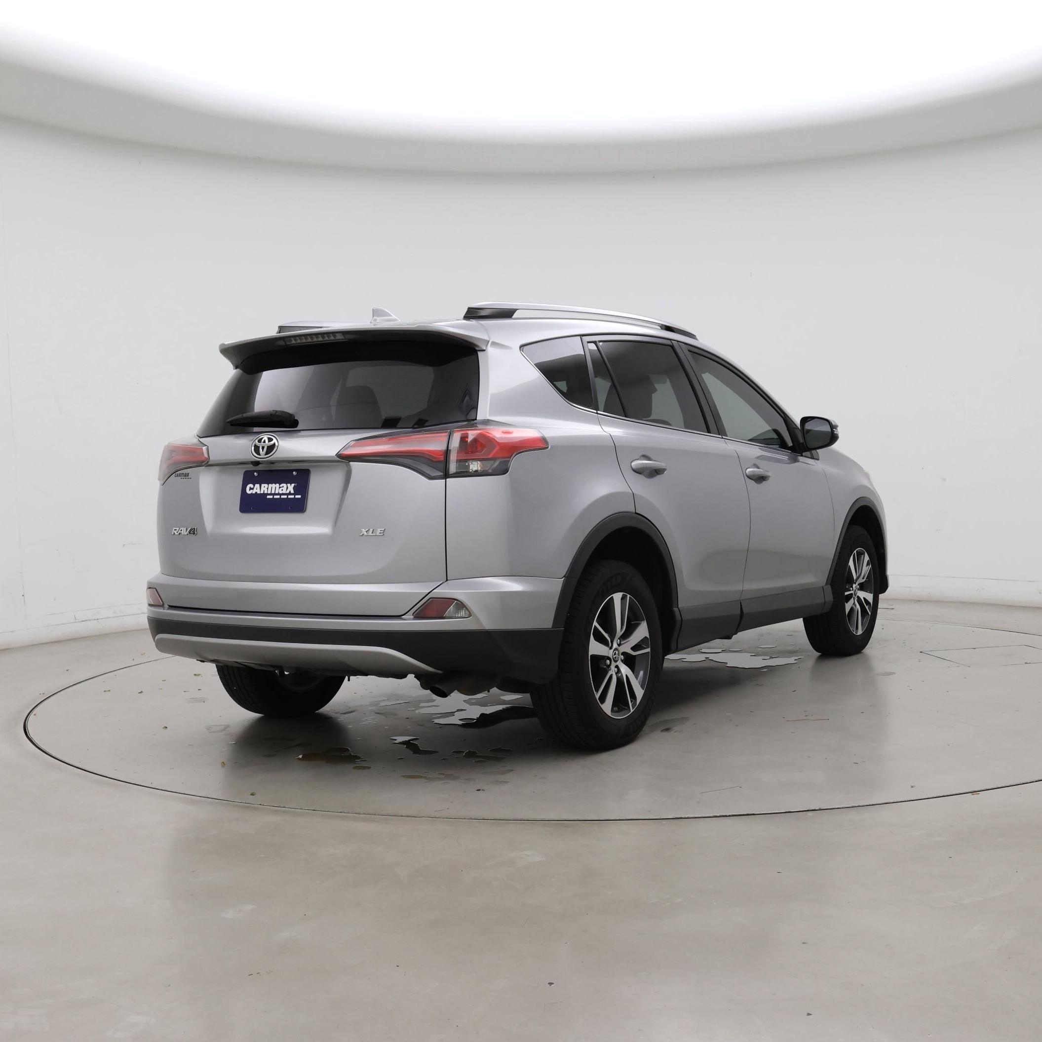 Thumbnail: 2018 Toyota RAV4 - 8