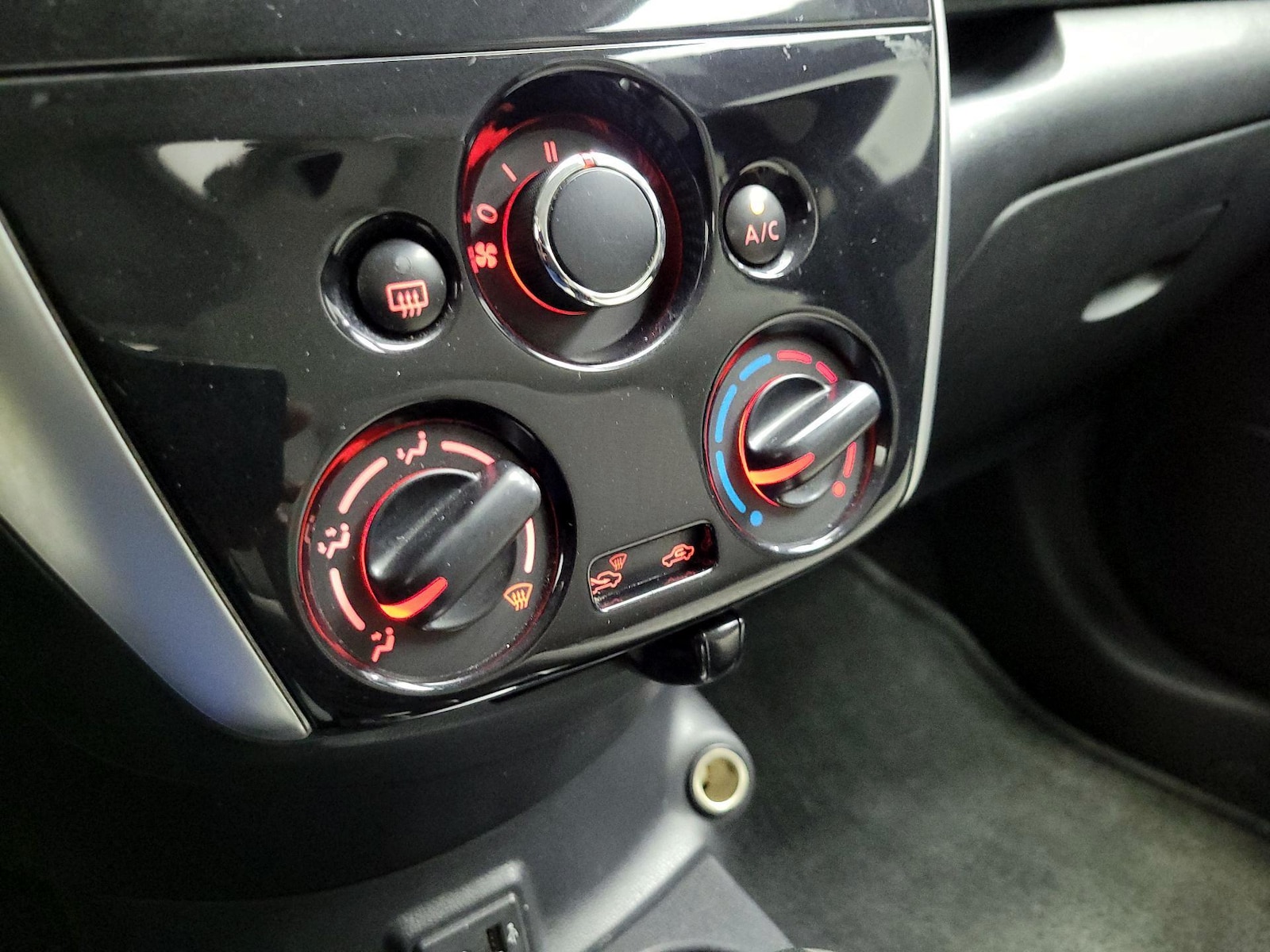 2017 Nissan Versa Note SV - Photo 17