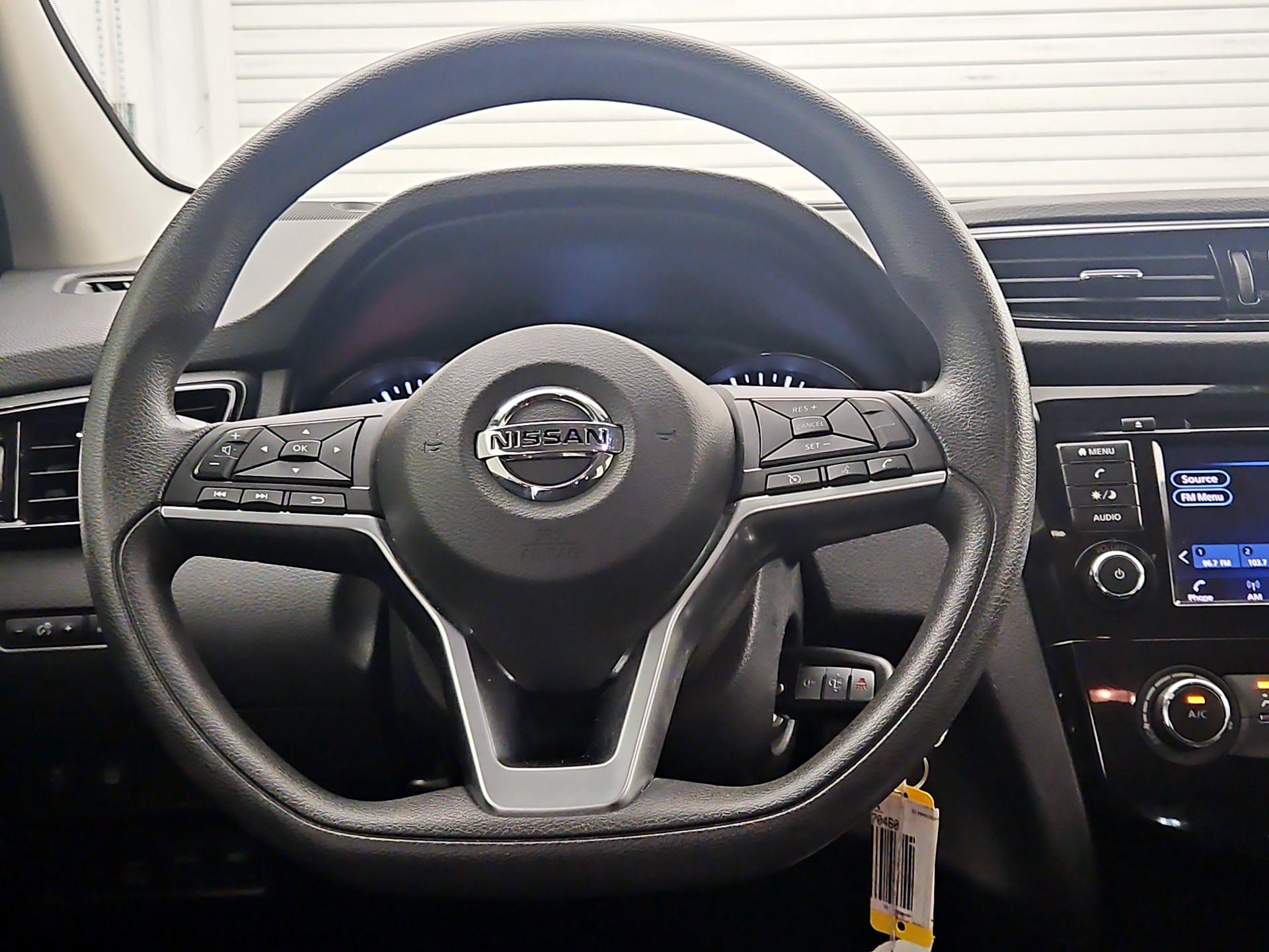 Thumbnail: 2022 Nissan Rogue Sport - 10