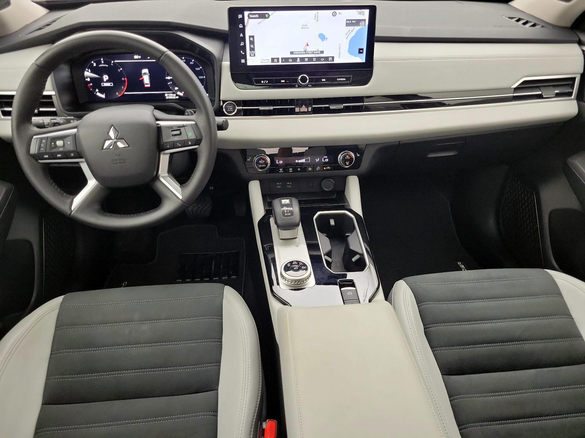 Thumbnail: 2025 Mitsubishi Outlander - 9