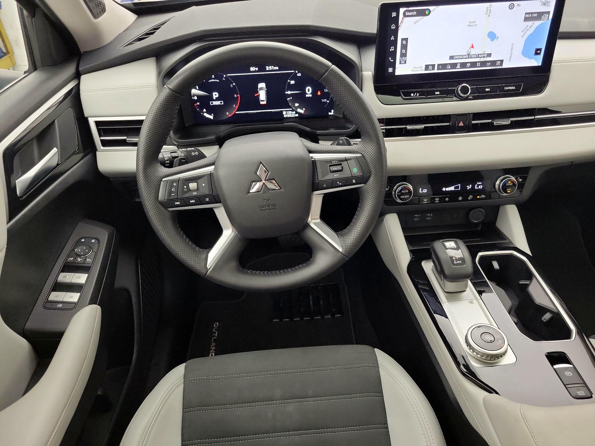 Thumbnail: 2025 Mitsubishi Outlander - 10