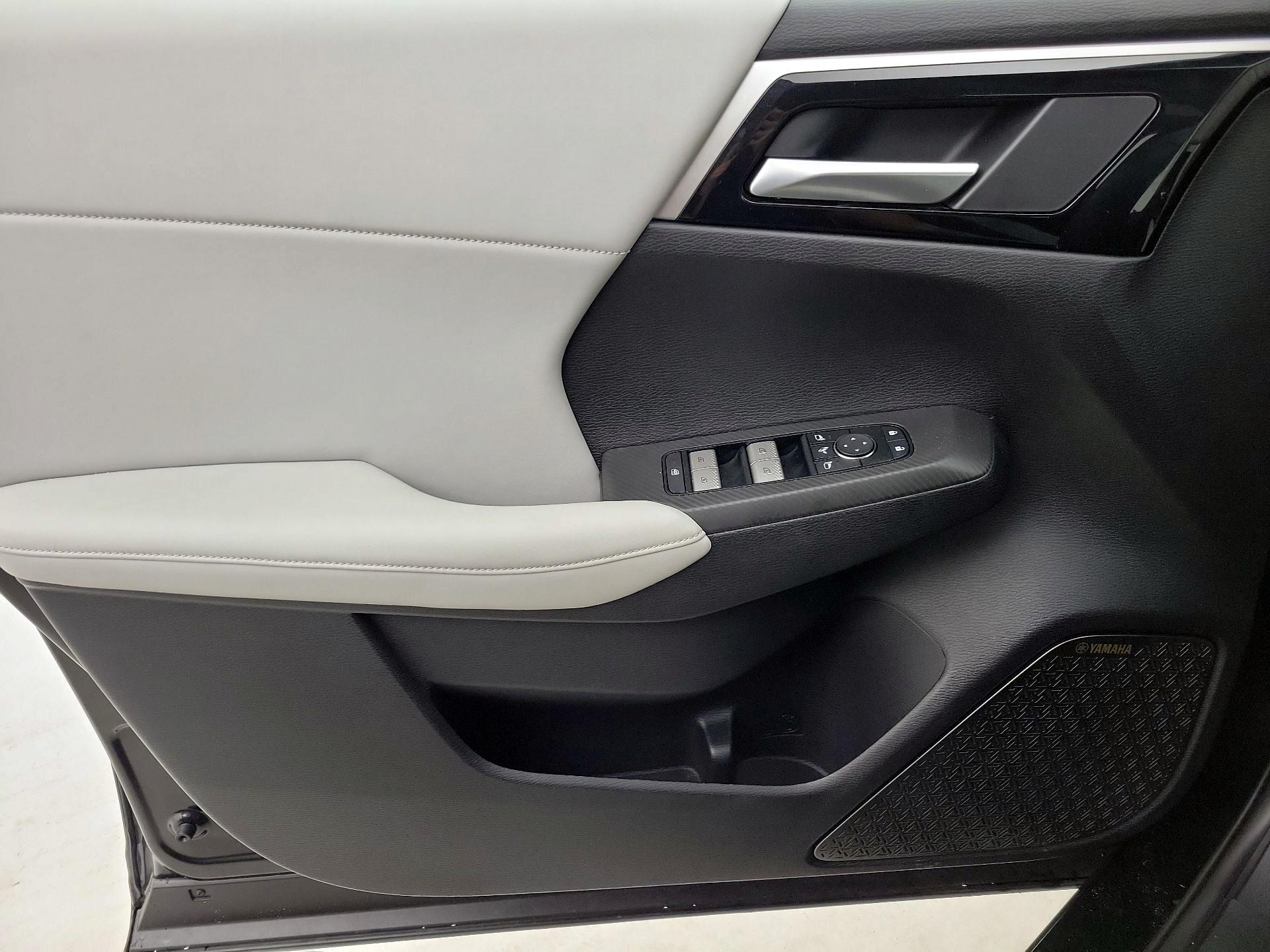 Thumbnail: 2025 Mitsubishi Outlander - 12