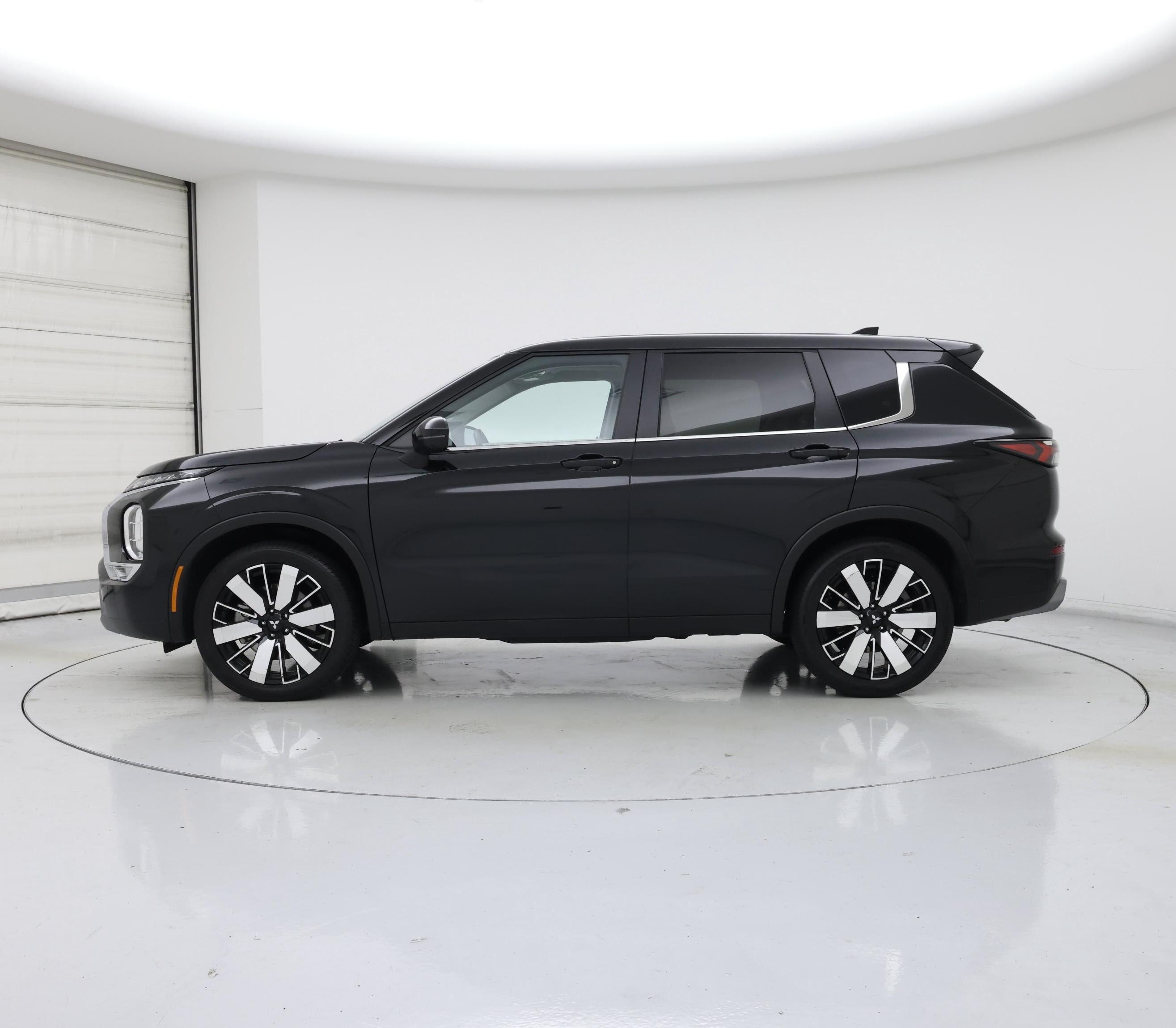 Thumbnail: 2025 Mitsubishi Outlander - 3