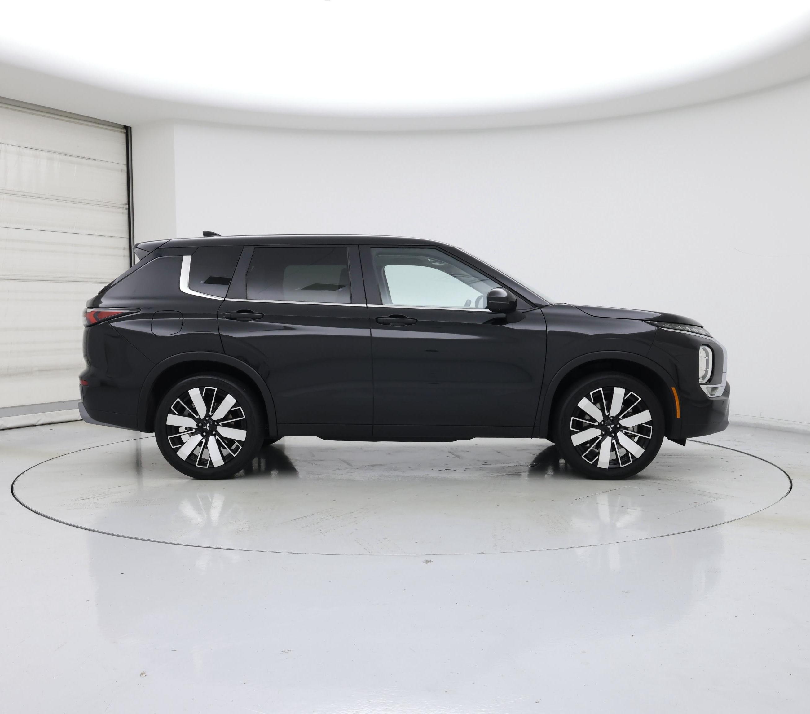 Thumbnail: 2025 Mitsubishi Outlander - 7