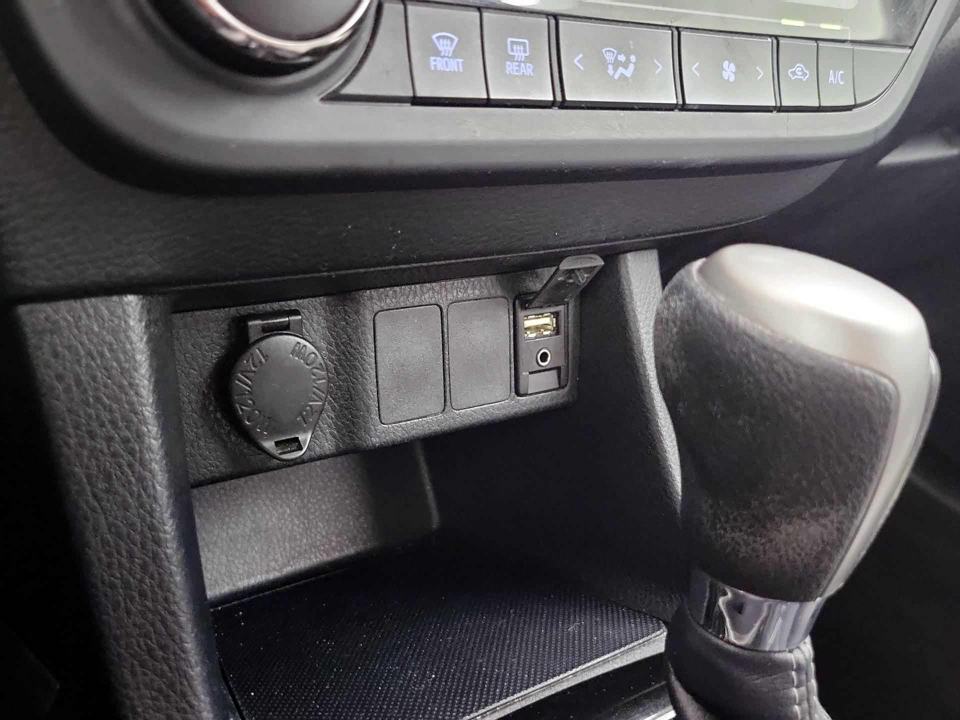 Thumbnail: 2014 Toyota Corolla - 18