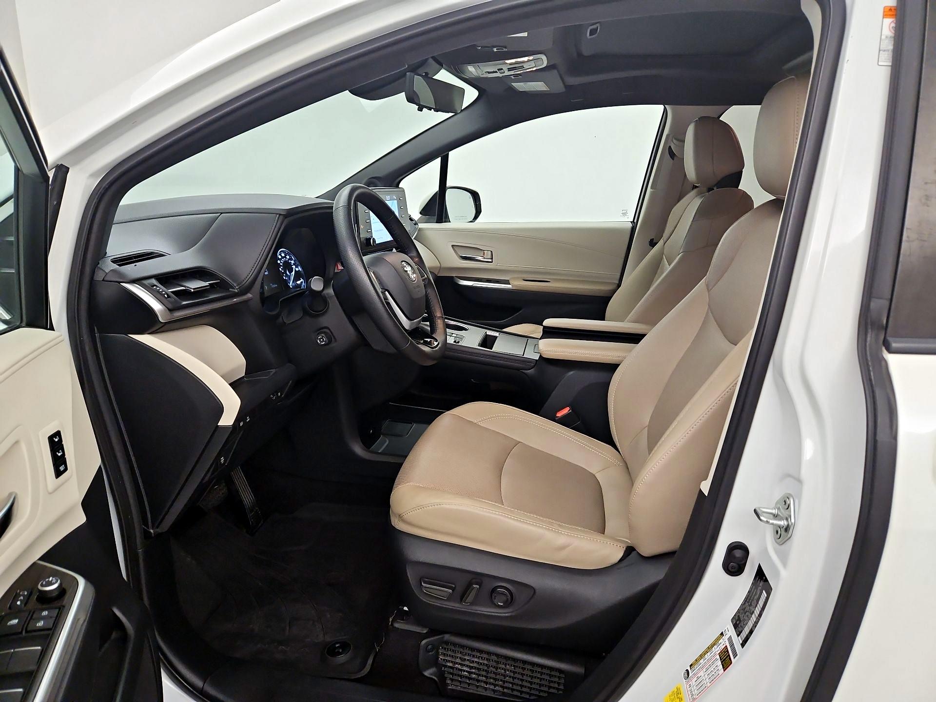 Thumbnail: 2021 Toyota Sienna - 11