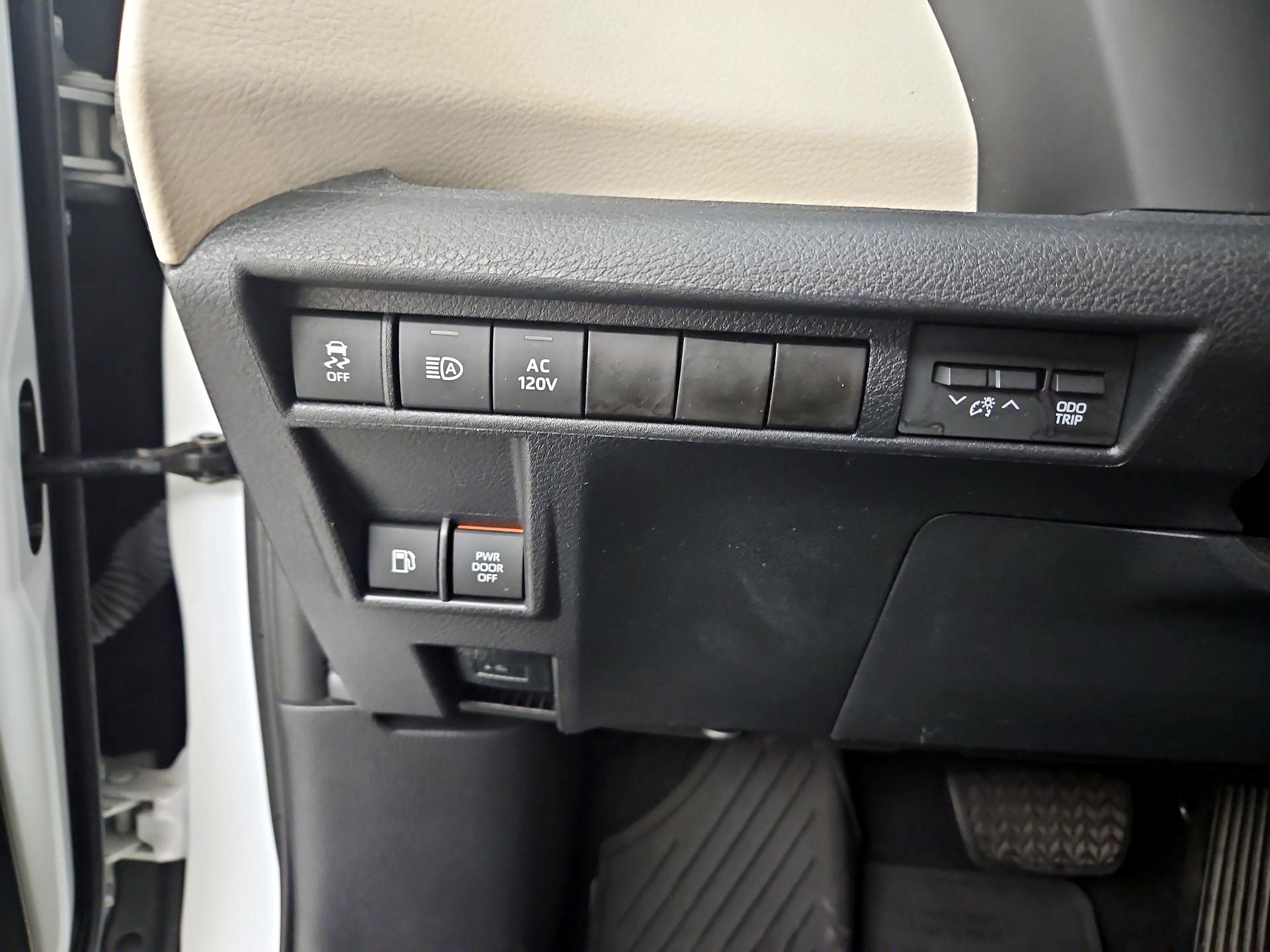 Thumbnail: 2021 Toyota Sienna - 13