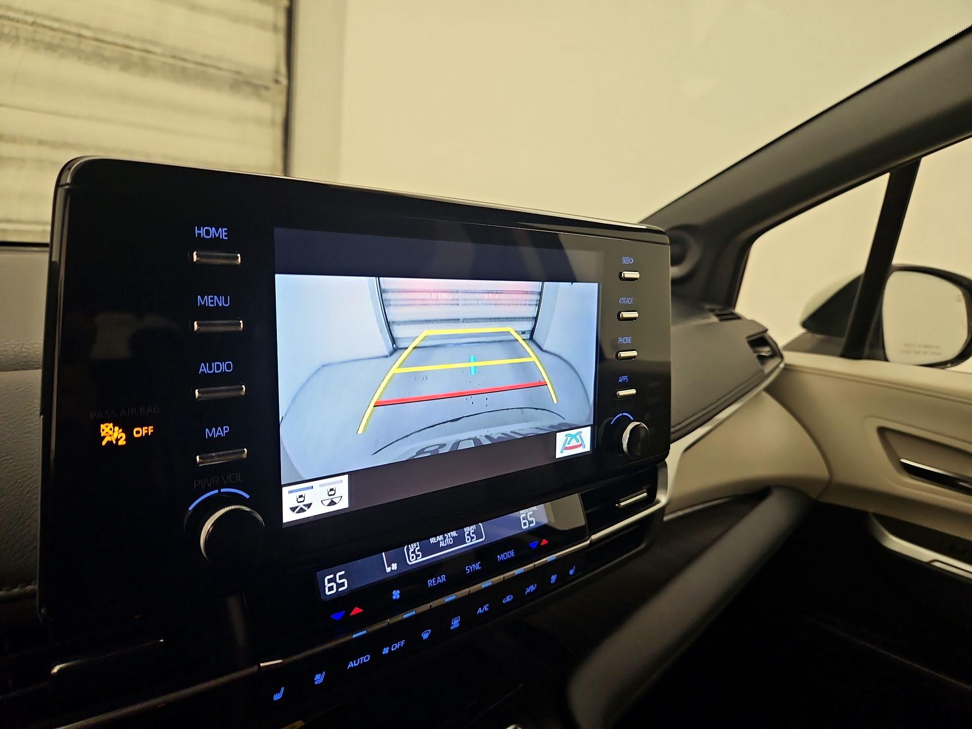 Thumbnail: 2021 Toyota Sienna - 15