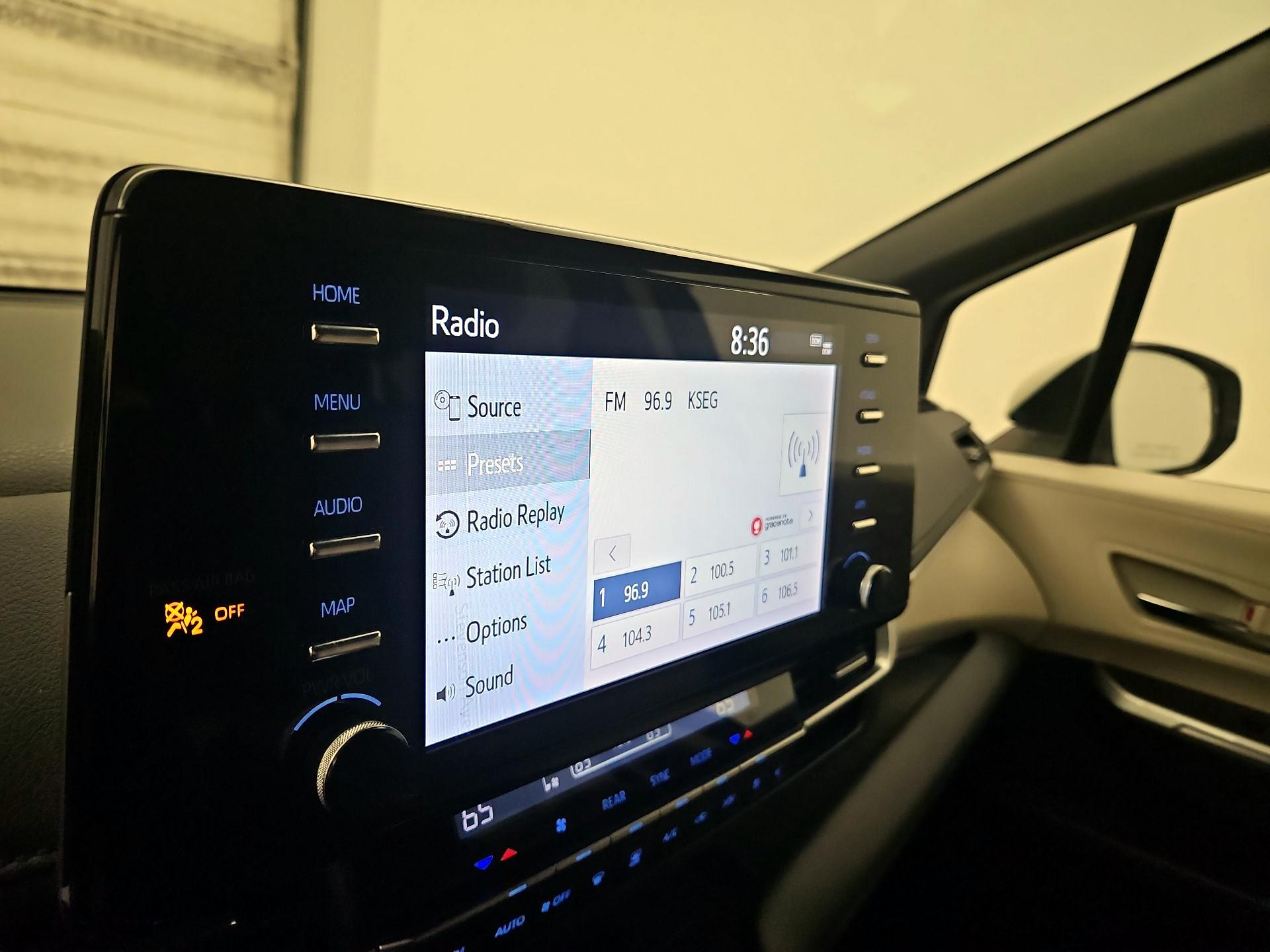Thumbnail: 2021 Toyota Sienna - 16