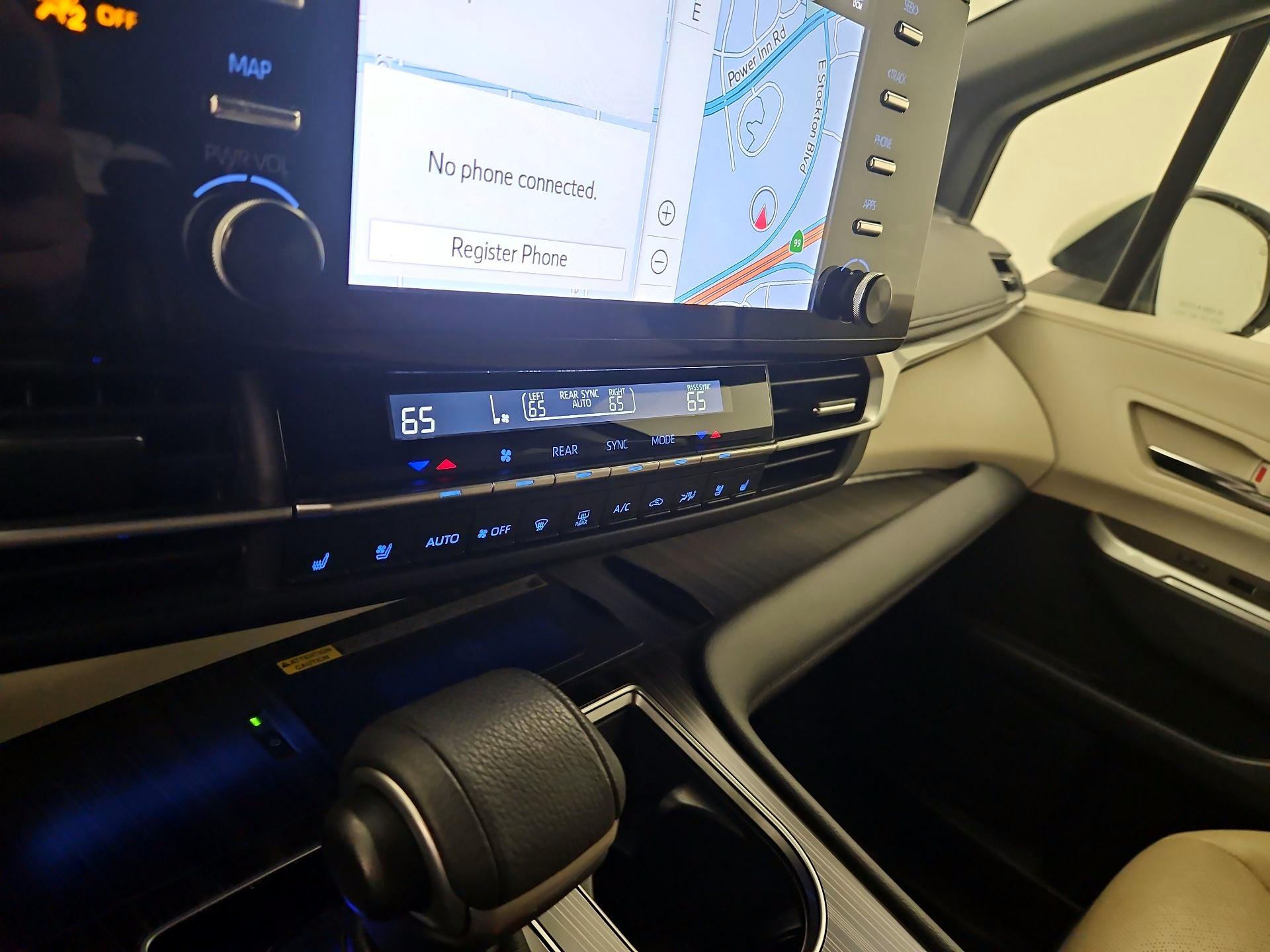 Thumbnail: 2021 Toyota Sienna - 17