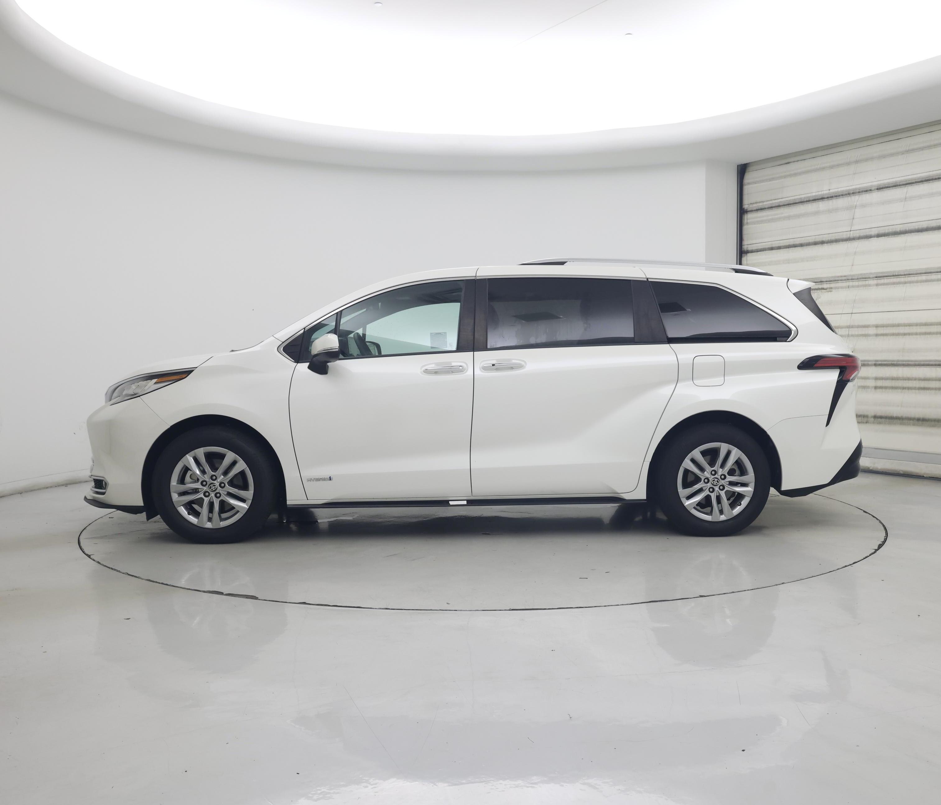 Thumbnail: 2021 Toyota Sienna - 3
