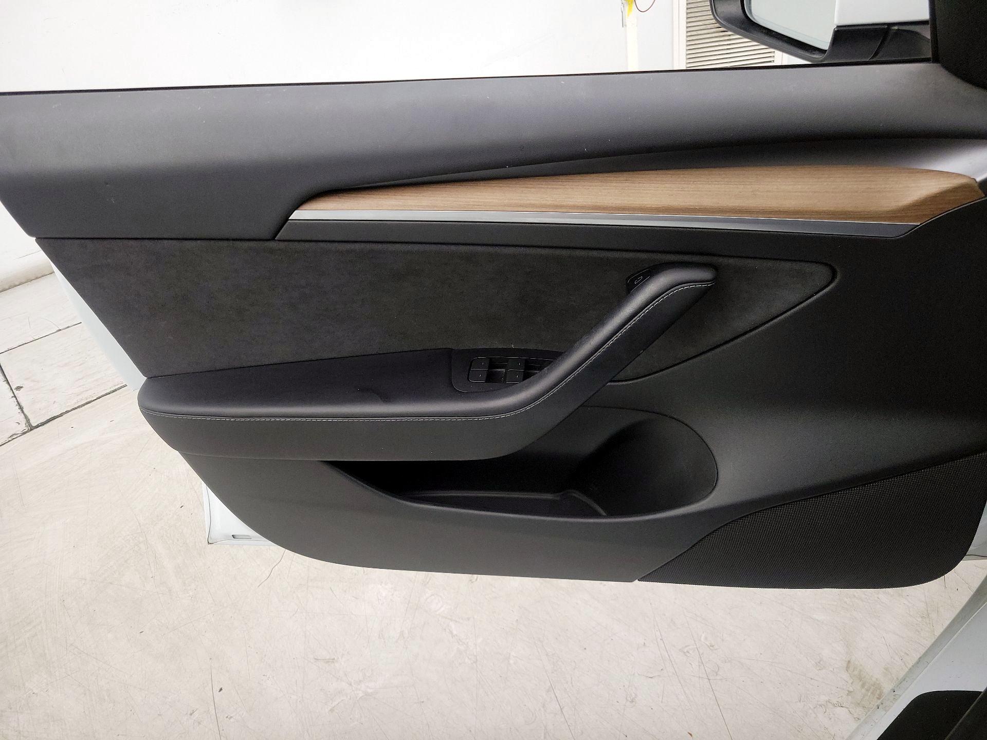 Thumbnail: 2023 Tesla Model 3 - 12